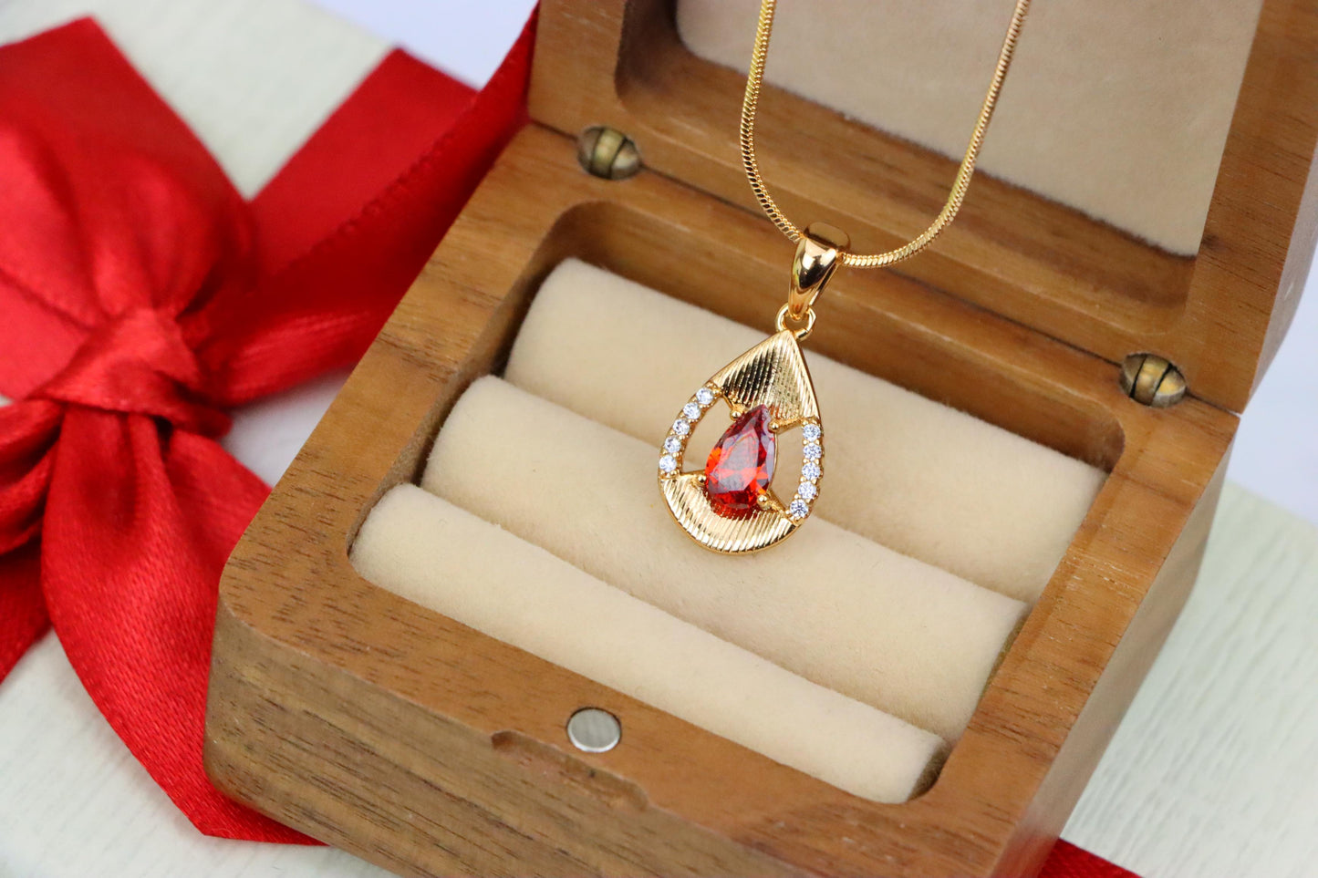 Teardrop Red Pendant with Crystals and Gold Plated Finish, XPPT1692 (2164-4)