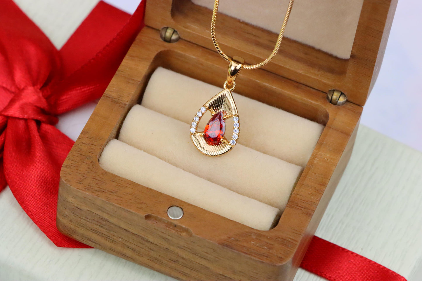 Teardrop Red Pendant with Crystals and Gold Plated Finish, XPPT1692 (2164-4)