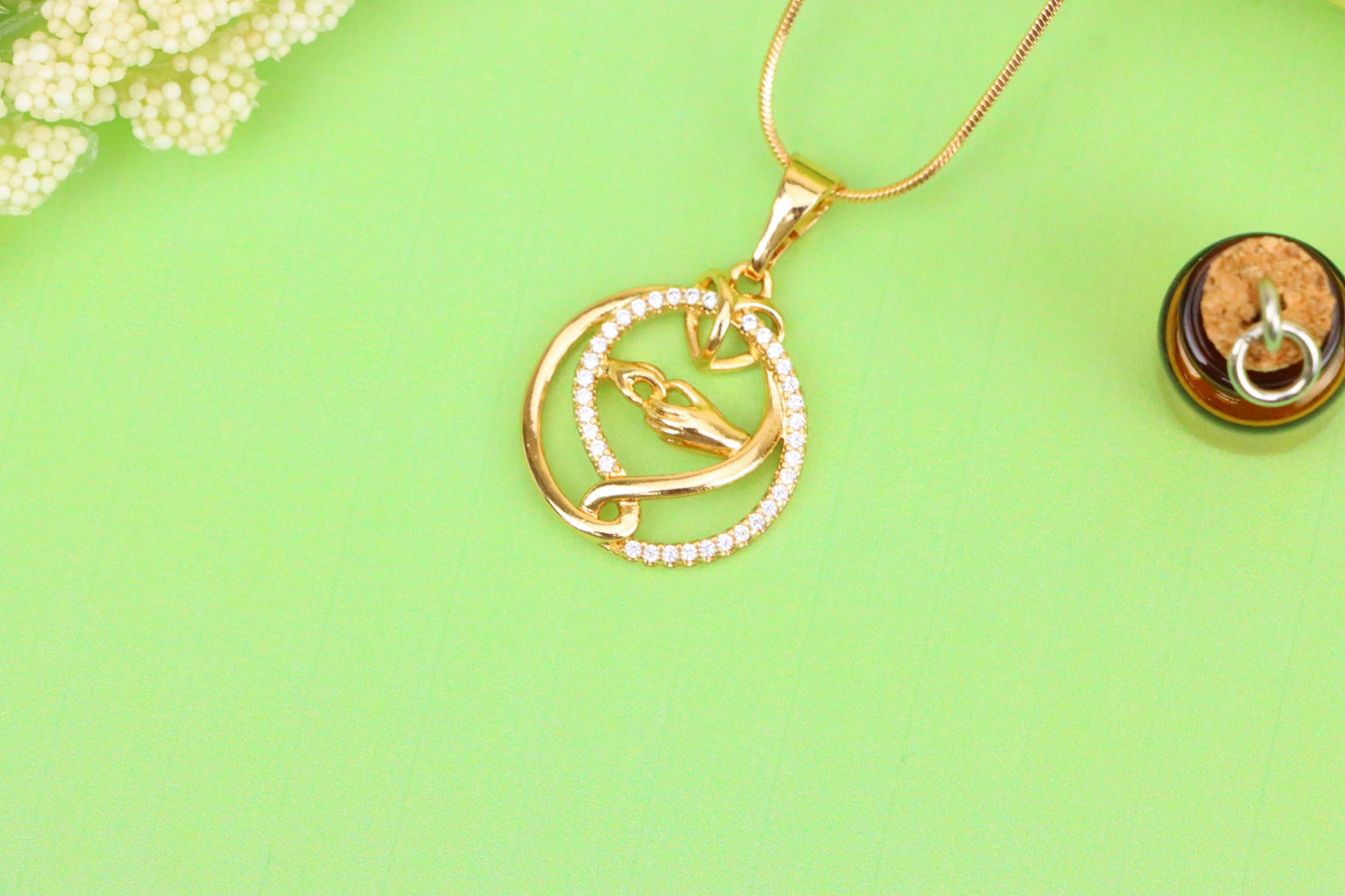 Graceful Hand & Heart Rose Gold Pendant – Sparkling Circle Design, XPPT1554 (2143-6)