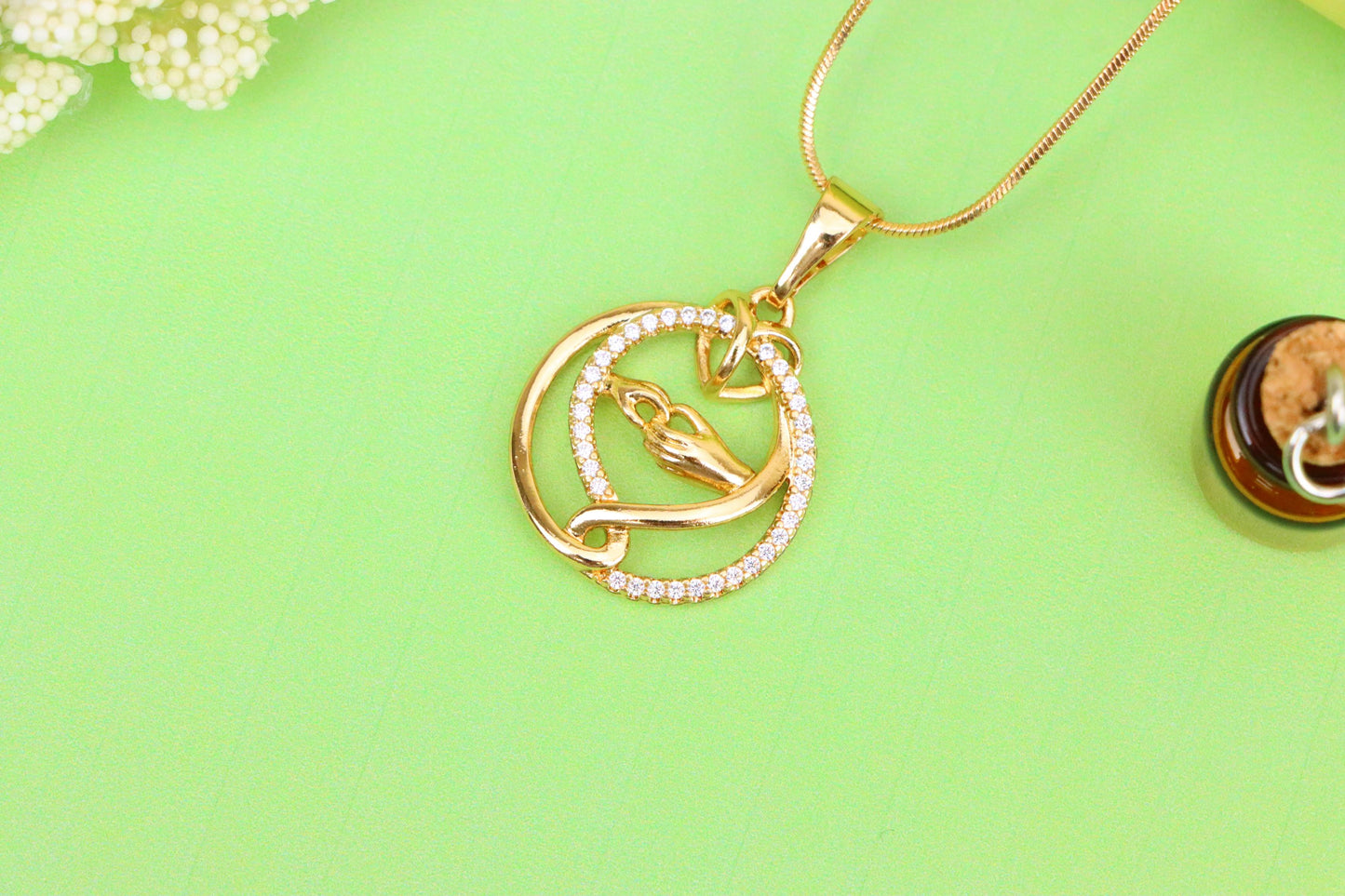 Graceful Hand & Heart Rose Gold Pendant – Sparkling Circle Design, XPPT1554 (2143-6)