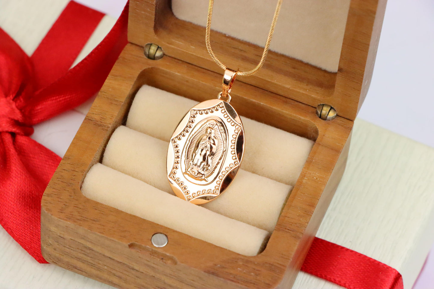 Virgin Mary Oval Rose Gold Pendant – Detailed Religious Charm, XPPT1570 (2144-10)
