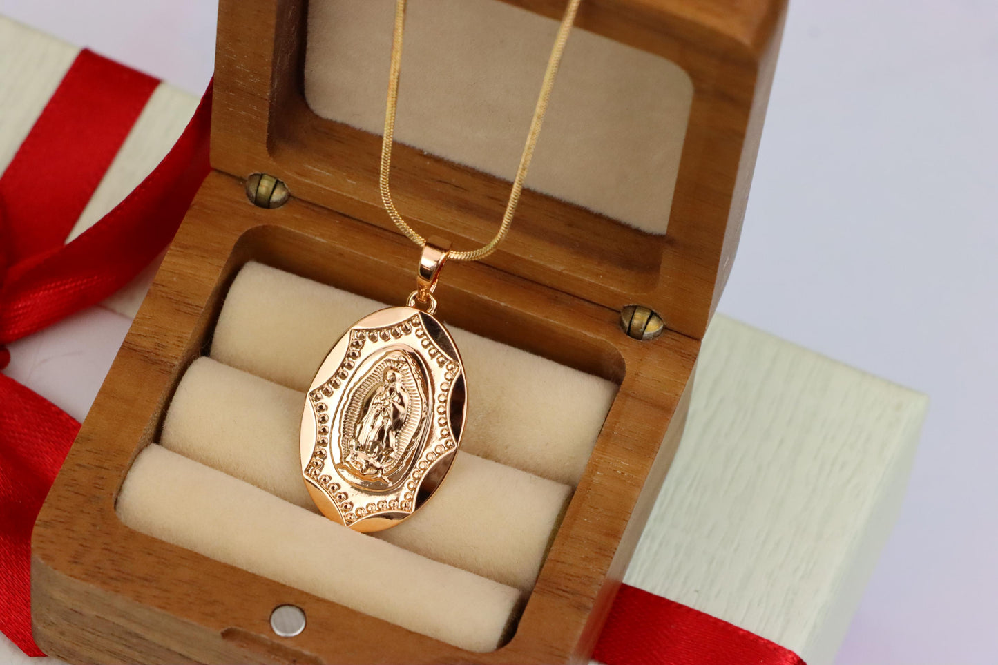 Virgin Mary Oval Rose Gold Pendant – Detailed Religious Charm, XPPT1570 (2144-10)