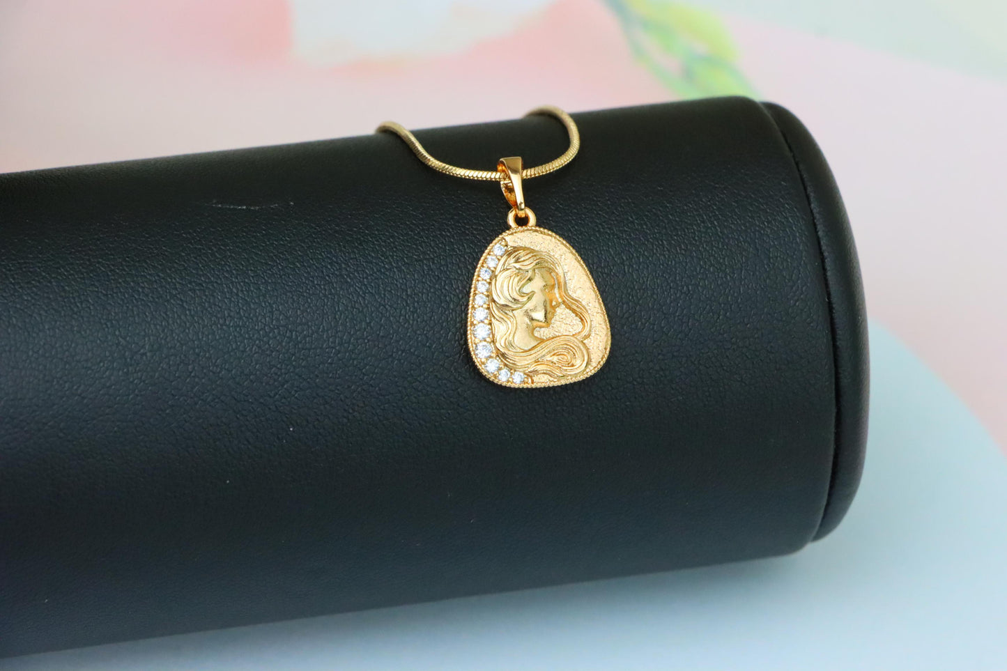 Woman Profile Rose Gold Pendant with Crystal Edge, XPPT1580 (2145-10)