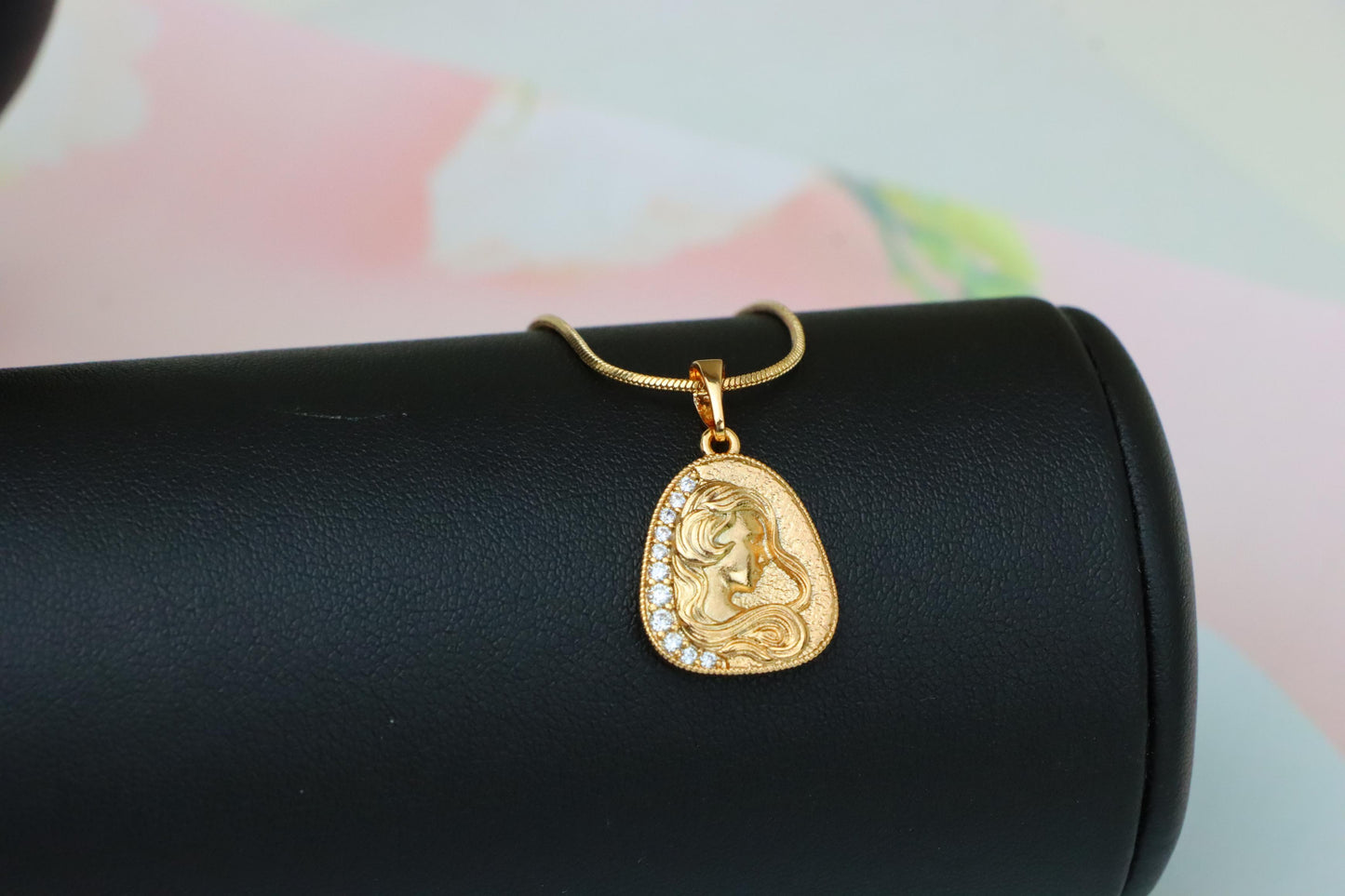 Woman Profile Rose Gold Pendant with Crystal Edge, XPPT1580 (2145-10)