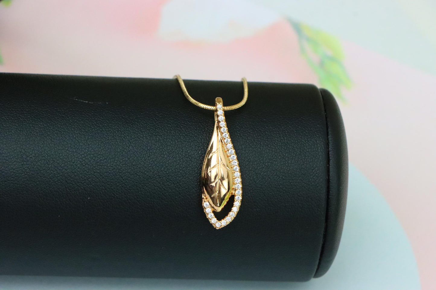Elegant Rose Gold Leaf Pendant with Crystal Accents, XPPT1581 (2146-1)