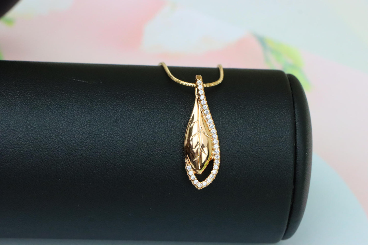 Elegant Rose Gold Leaf Pendant with Crystal Accents, XPPT1581 (2146-1)