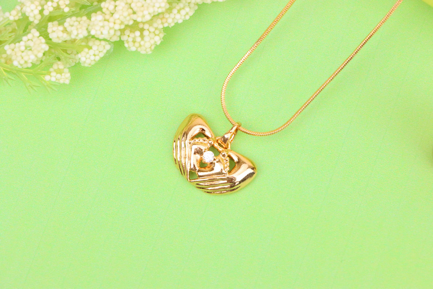 Heart-Shaped Hand Embrace Pendant with Crystal, XPPT1584 (2146-4)
