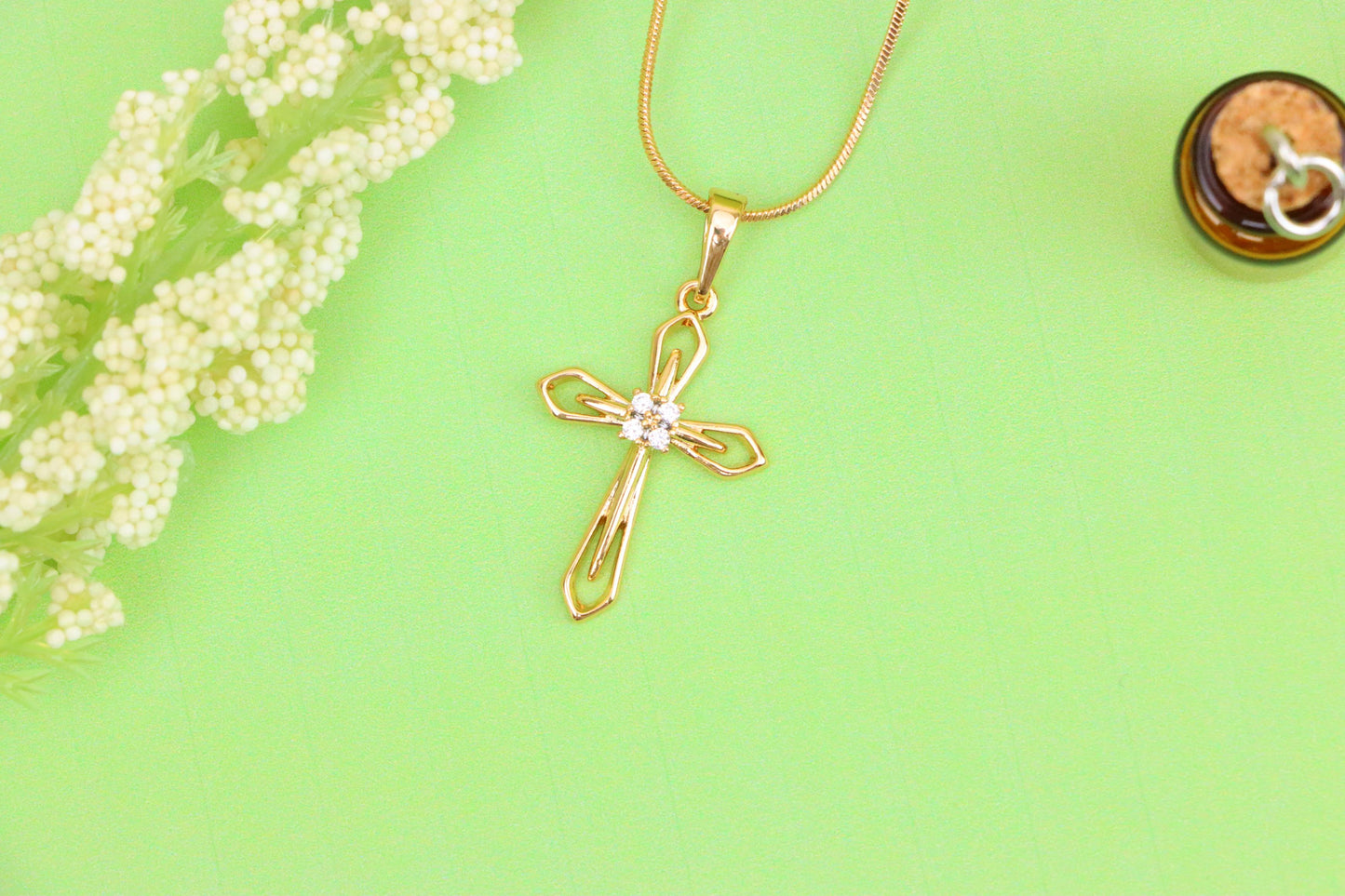 Rose Gold Cross Pendant with Crystals – Elegant Design, XPPT1586 (2146-6)