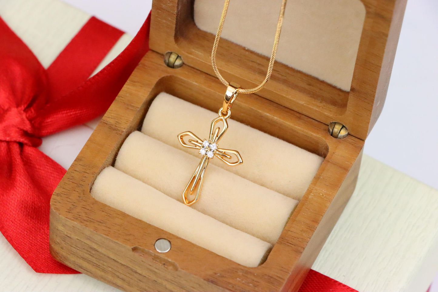 Rose Gold Cross Pendant with Crystals – Elegant Design, XPPT1586 (2146-6)