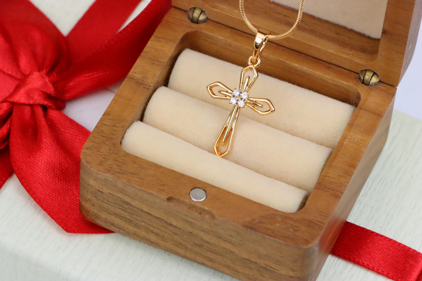Rose Gold Cross Pendant with Crystals – Elegant Design, XPPT1586 (2146-6)