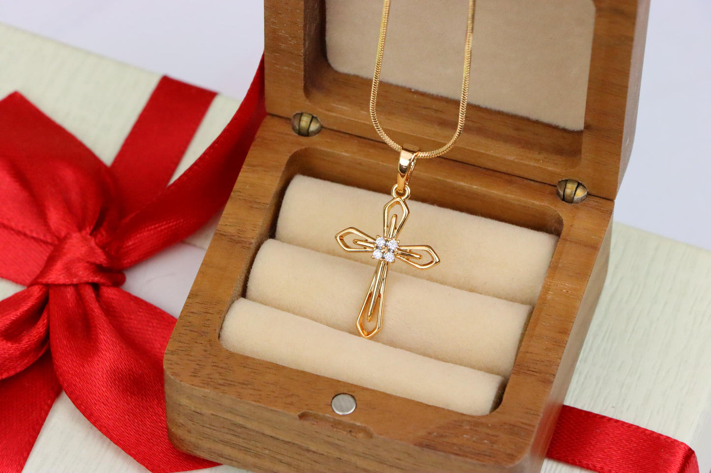 Rose Gold Cross Pendant with Crystals – Elegant Design, XPPT1586 (2146-6)
