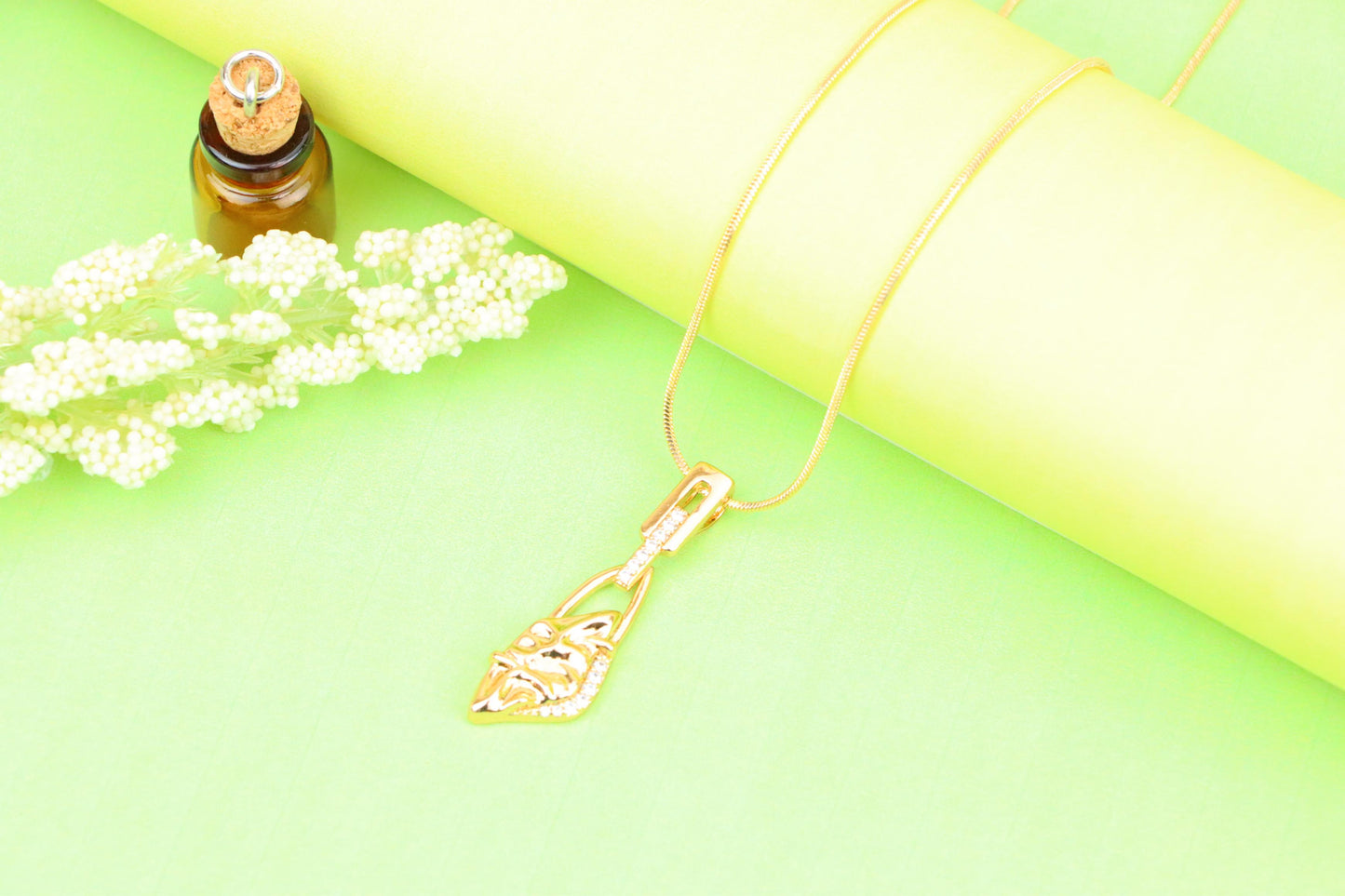 Rose Gold Cat Face Pendant with Crystals – Elegant, XPPT1207 (2121-6)