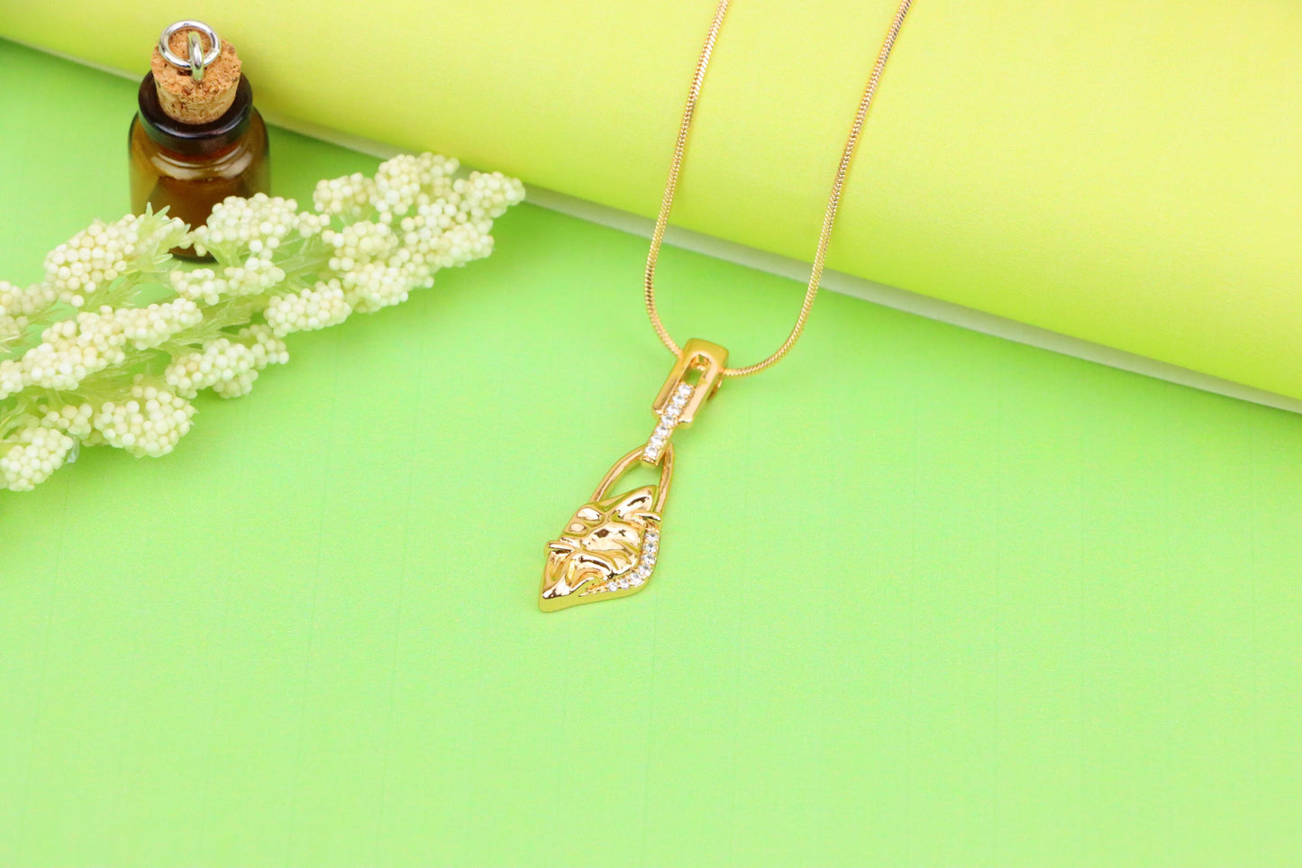 Rose Gold Cat Face Pendant with Crystals – Elegant, XPPT1207 (2121-6)