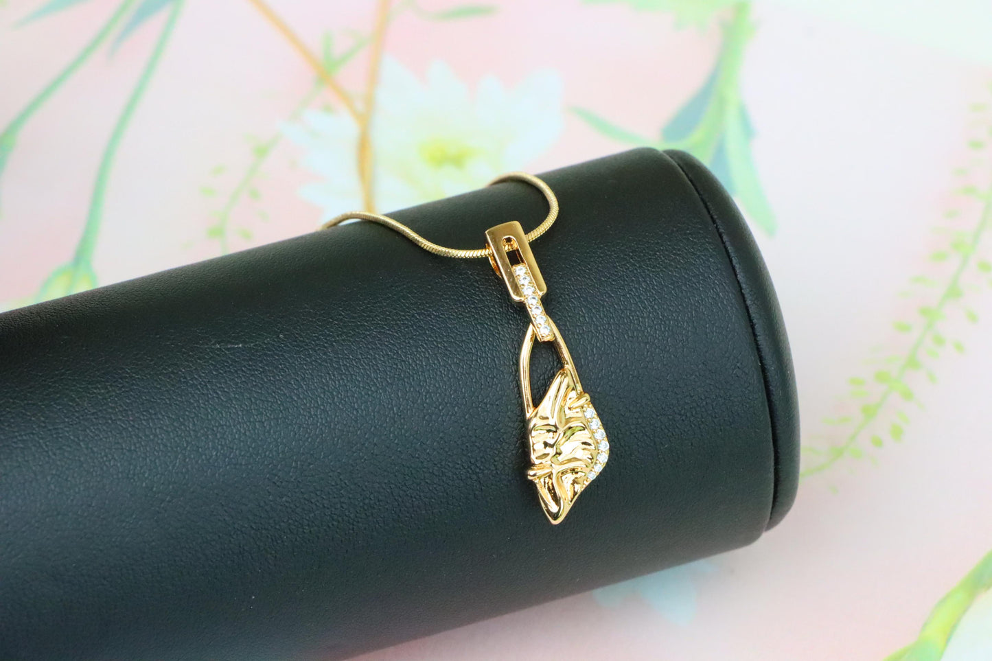 Rose Gold Cat Face Pendant with Crystals – Elegant, XPPT1207 (2121-6)
