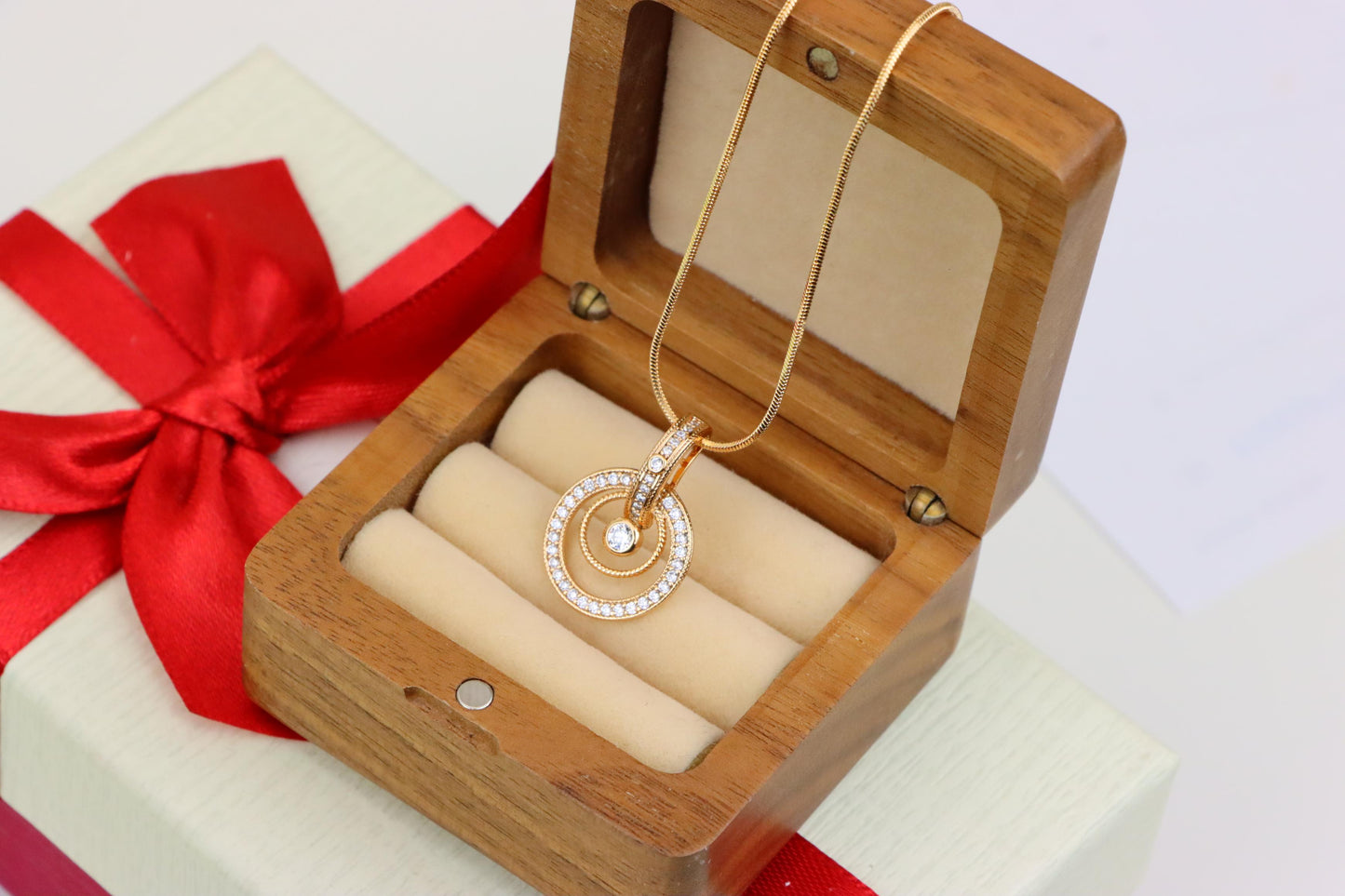 Elegant Rose Gold Circular Pendant with Sparkling Crystal Accents, XPPT1221 (2122-7)