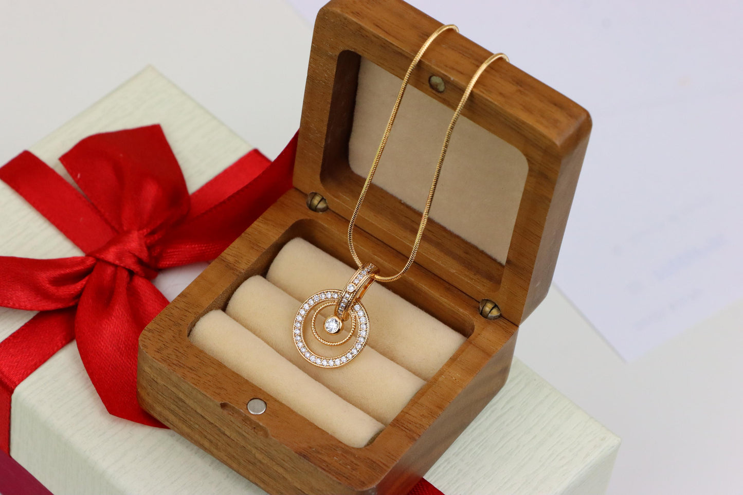 Elegant Rose Gold Circular Pendant with Sparkling Crystal Accents, XPPT1221 (2122-7)