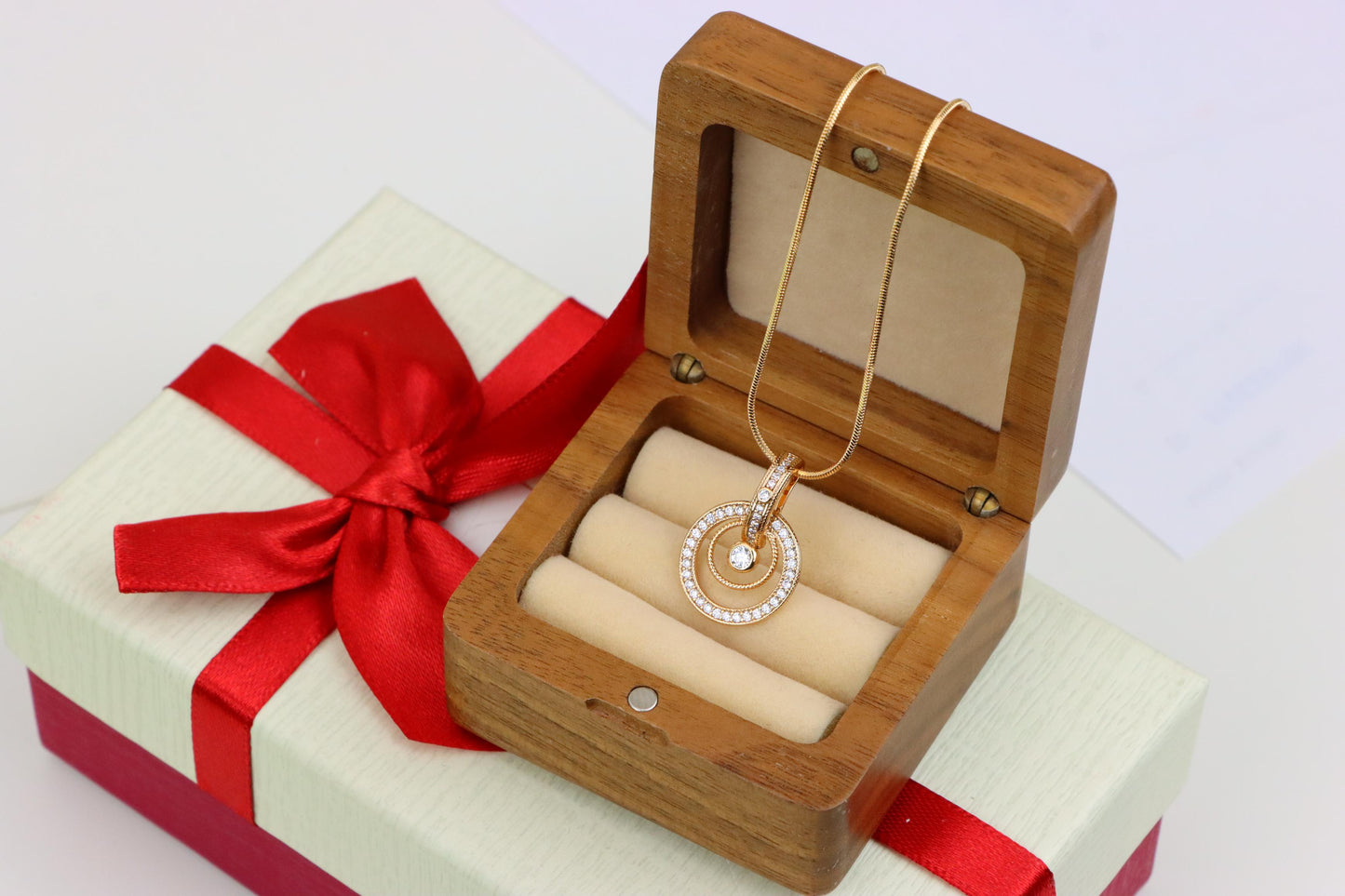 Elegant Rose Gold Circular Pendant with Sparkling Crystal Accents, XPPT1221 (2122-7)