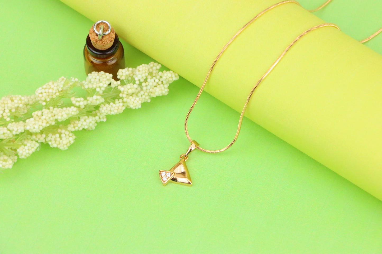 Chic Rose Gold Triangle Pendant with Sparkling Stone Accent, XPPT1222 (2122-8)