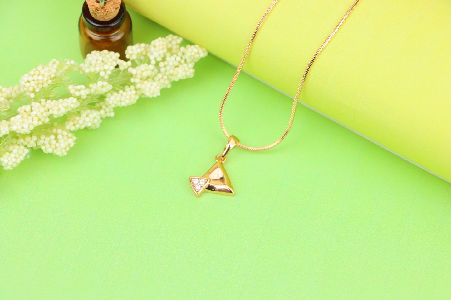 Chic Rose Gold Triangle Pendant with Sparkling Stone Accent, XPPT1222 (2122-8)
