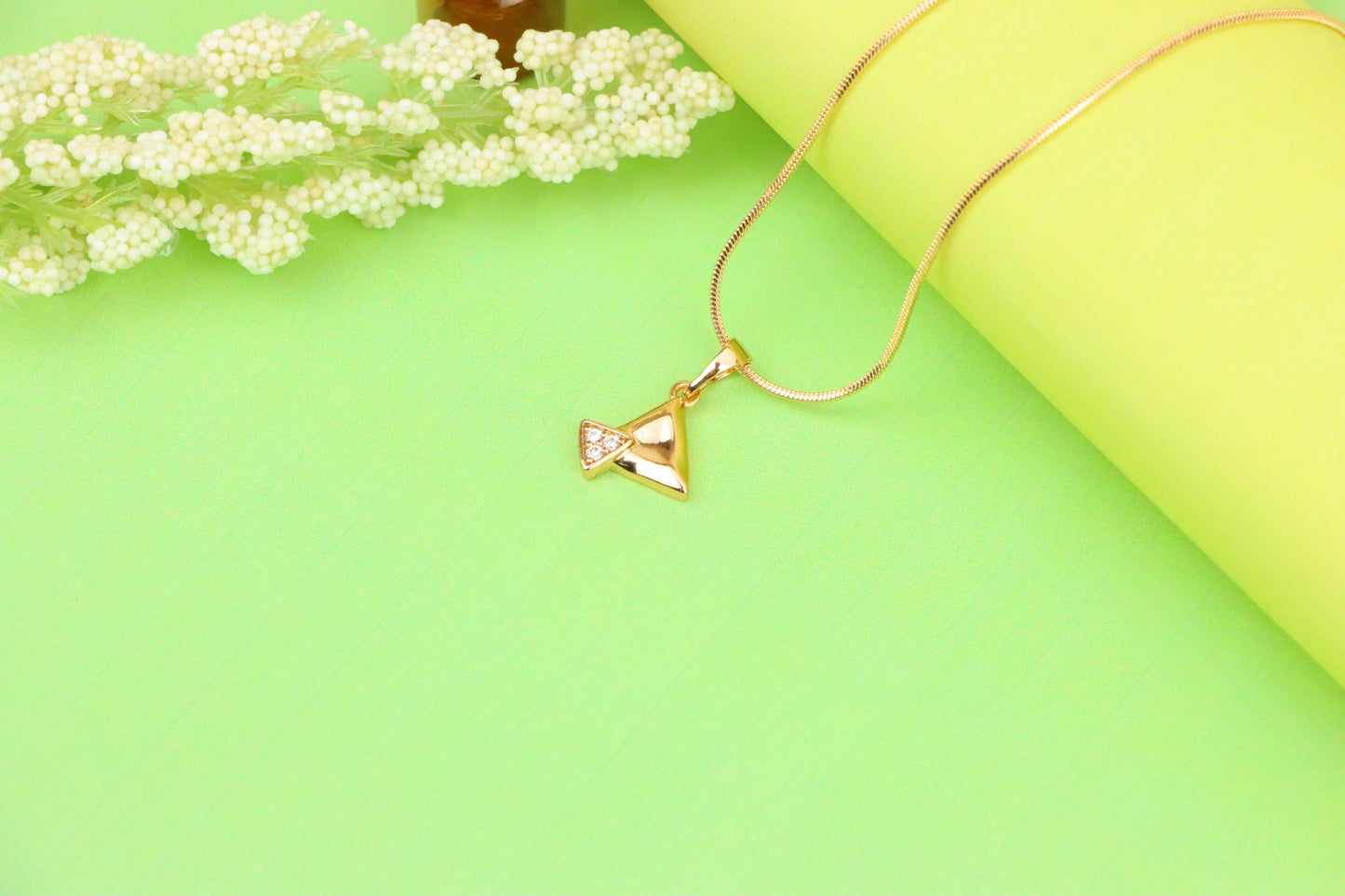 Chic Rose Gold Triangle Pendant with Sparkling Stone Accent, XPPT1222 (2122-8)