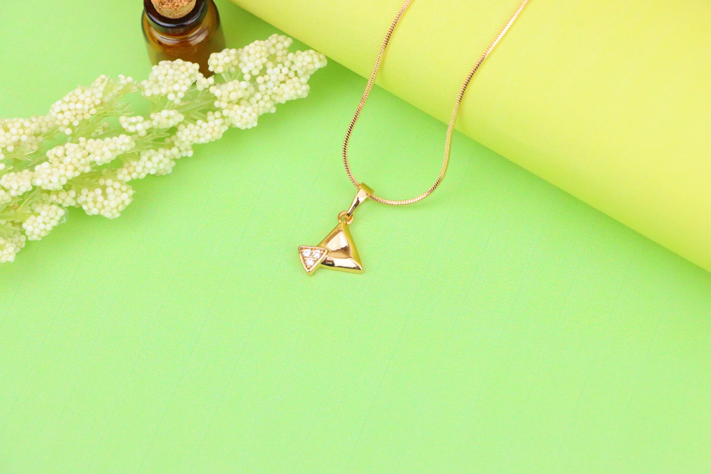 Chic Rose Gold Triangle Pendant with Sparkling Stone Accent, XPPT1222 (2122-8)