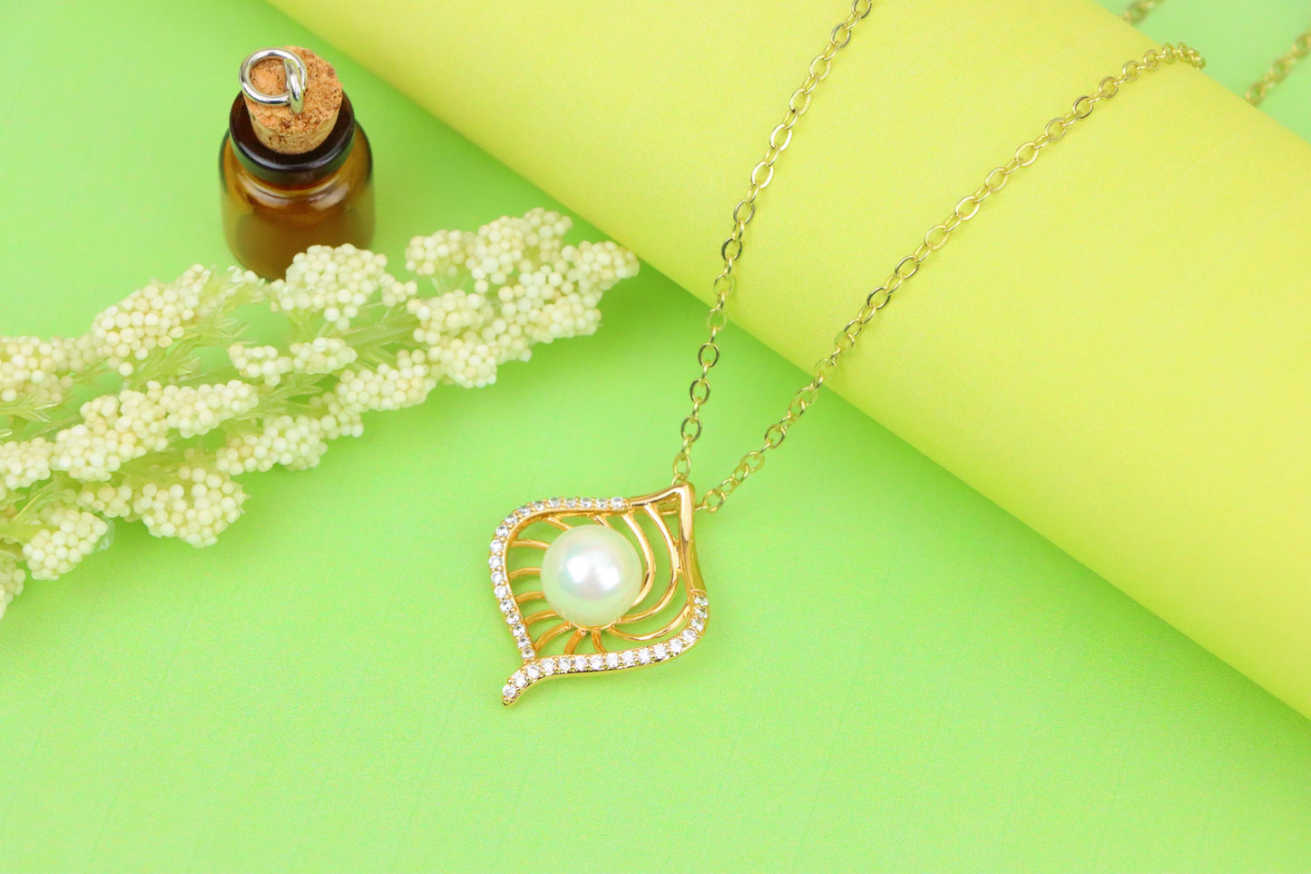 Rose Gold Leaf Pearl Pendant with Crystal Border for Elegant Look, XPPT1225 (2123-1)