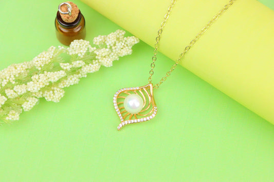 Rose Gold Leaf Pearl Pendant with Crystal Border for Elegant Look, XPPT1225 (2123-1)