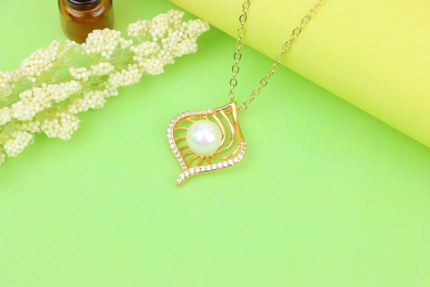 Rose Gold Leaf Pearl Pendant with Crystal Border for Elegant Look, XPPT1225 (2123-1)