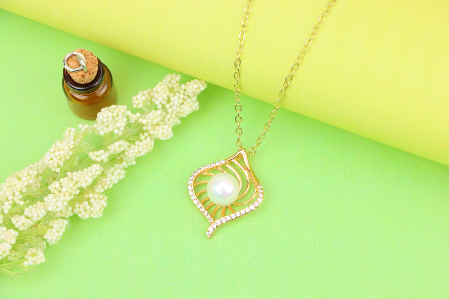 Rose Gold Leaf Pearl Pendant with Crystal Border for Elegant Look, XPPT1225 (2123-1)