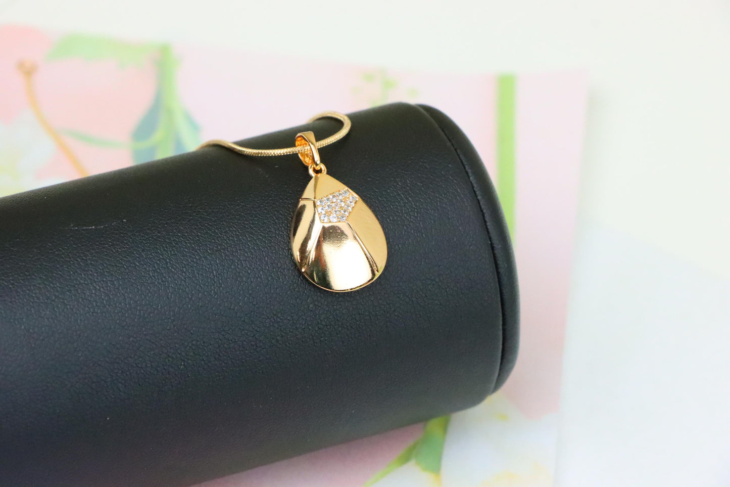 Elegant Rose Gold Teardrop Pendant with Crystal Accent Detailing, XPPT1230 (2123-6)