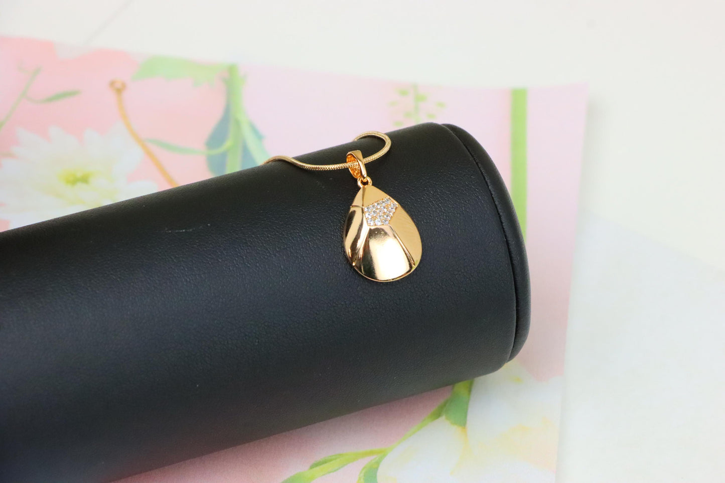 Elegant Rose Gold Teardrop Pendant with Crystal Accent Detailing, XPPT1230 (2123-6)