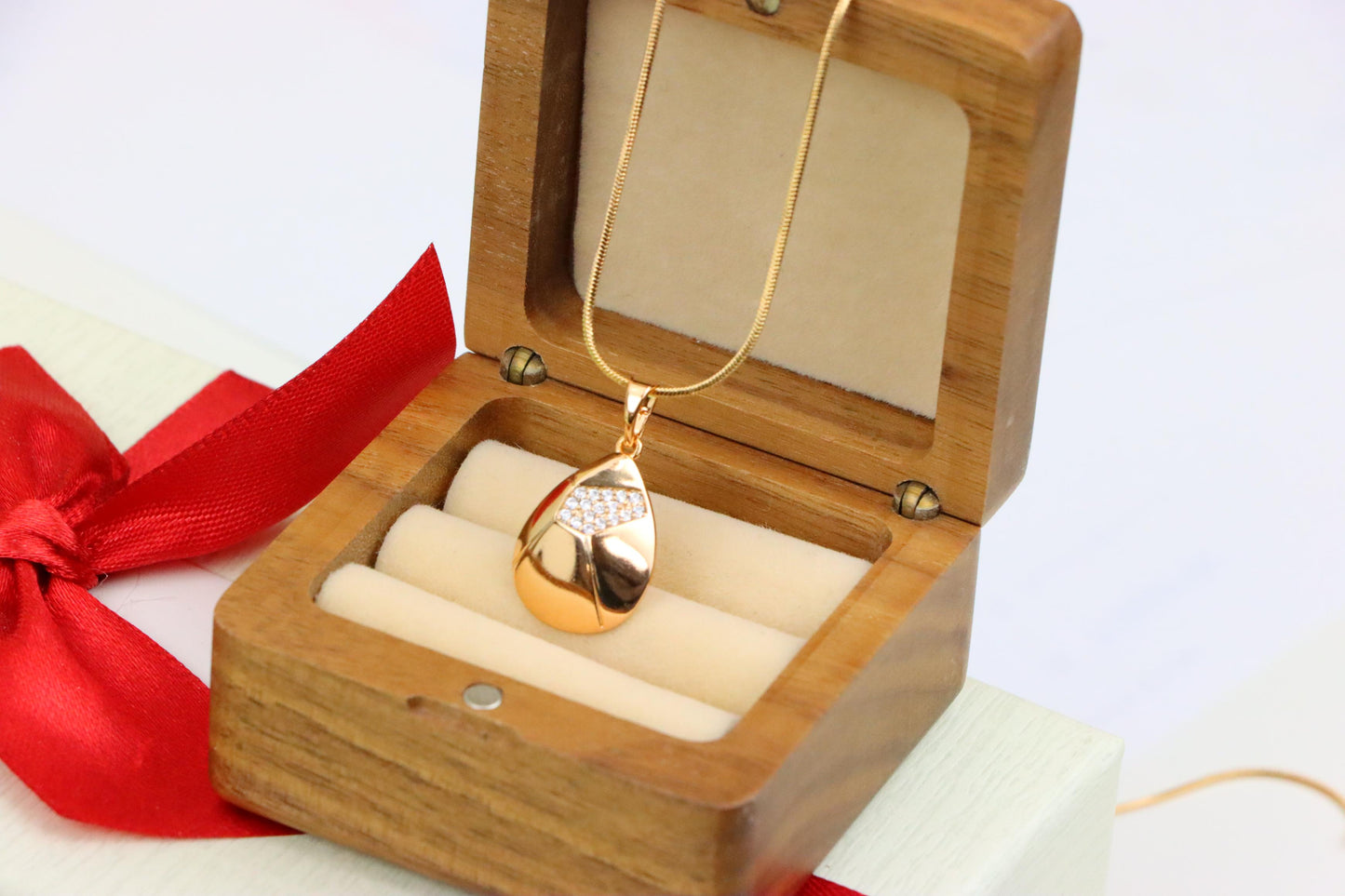 Elegant Rose Gold Teardrop Pendant with Crystal Accent Detailing, XPPT1230 (2123-6)