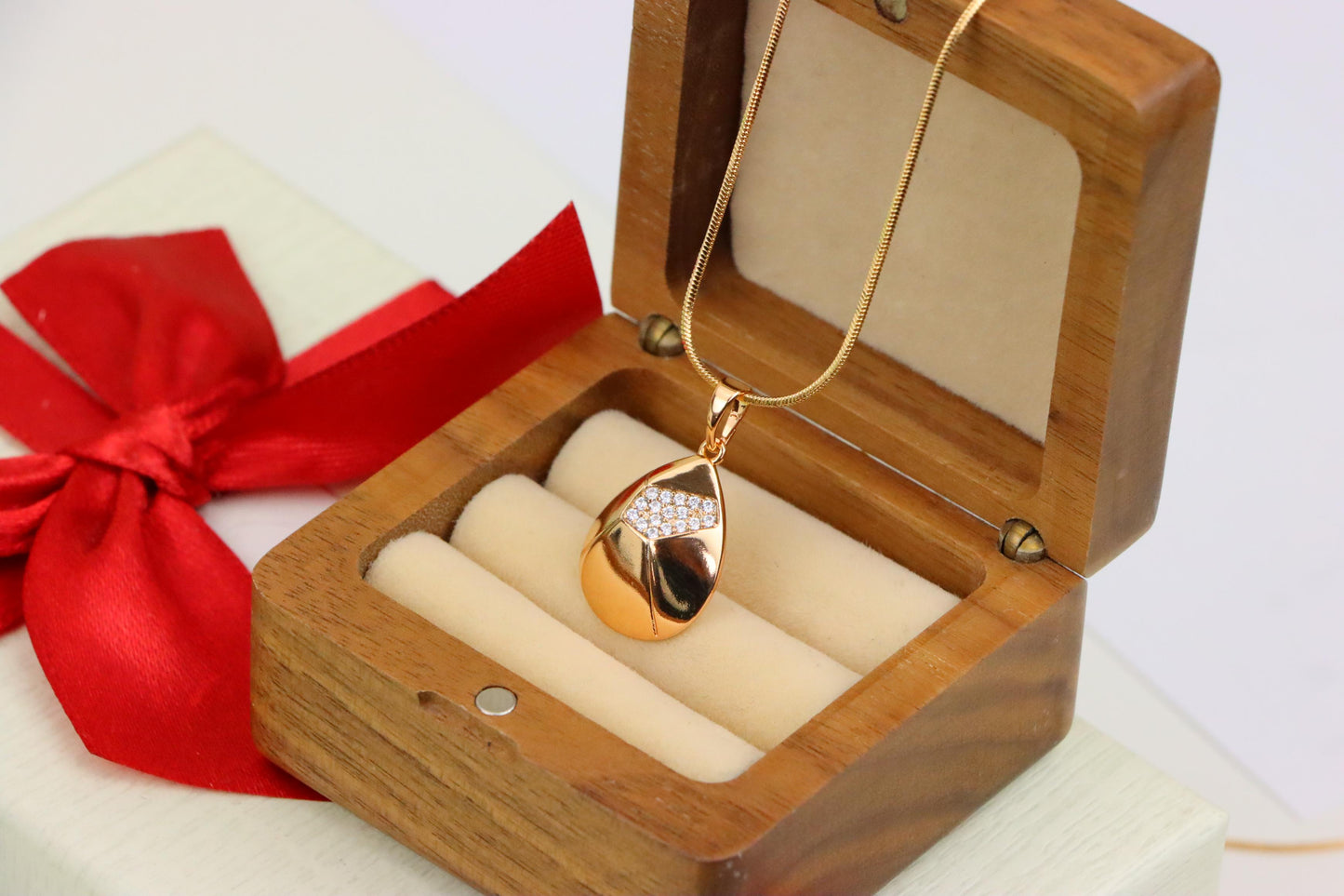 Elegant Rose Gold Teardrop Pendant with Crystal Accent Detailing, XPPT1230 (2123-6)
