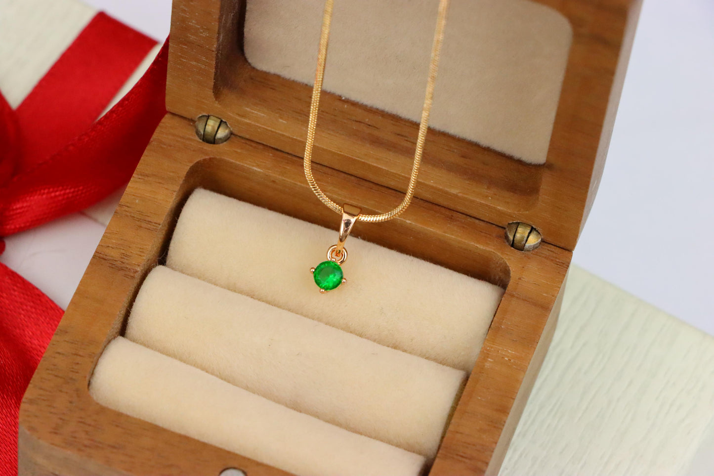 Mini Round Green Pendant in Rose Gold with Dainty and Bright Design, XPPT1624 (2148-9)