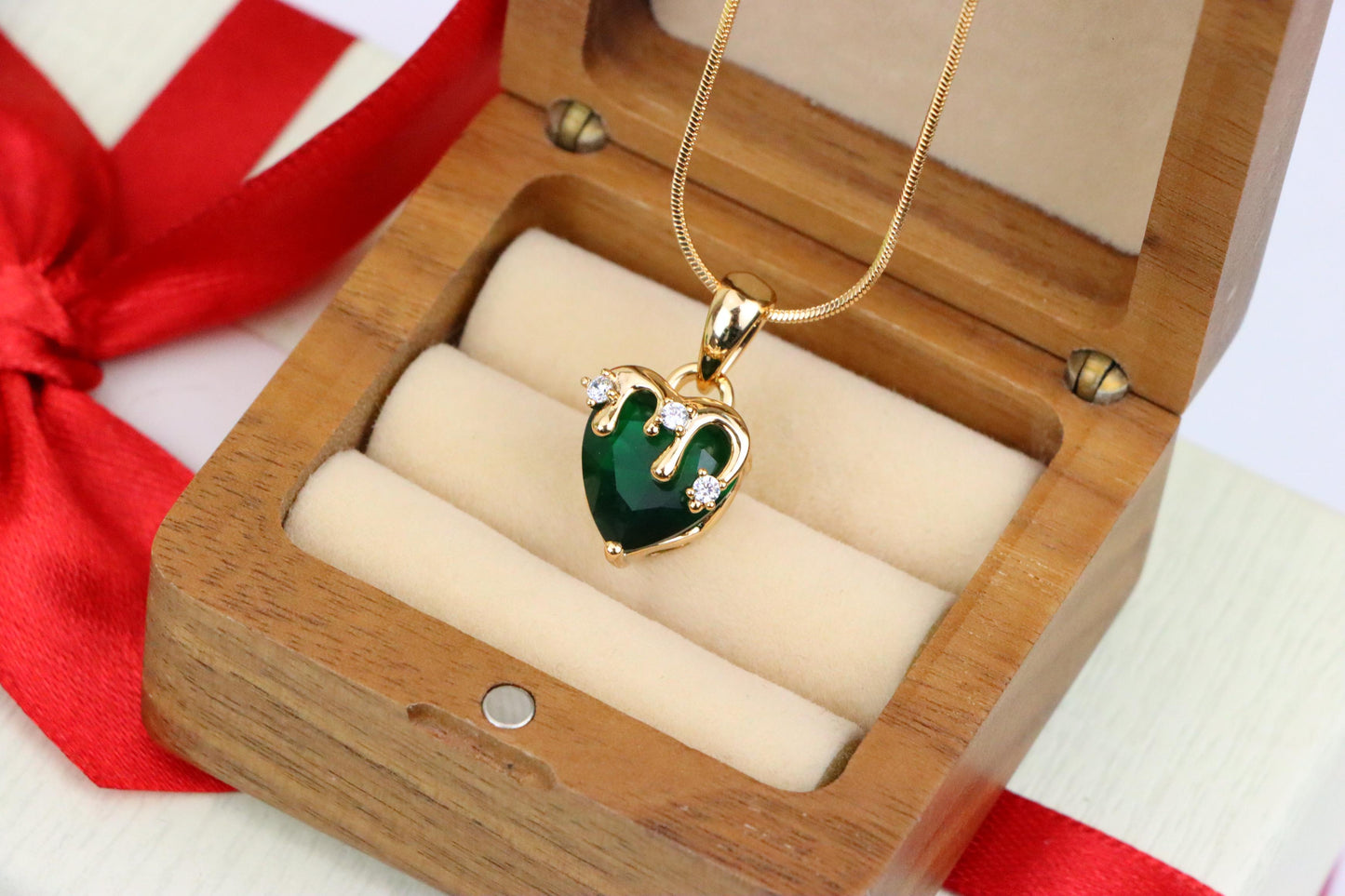 Heart Drip Green Pendant in Gold Finish Stylish Jewelry, XPPT1695 (2165-5)