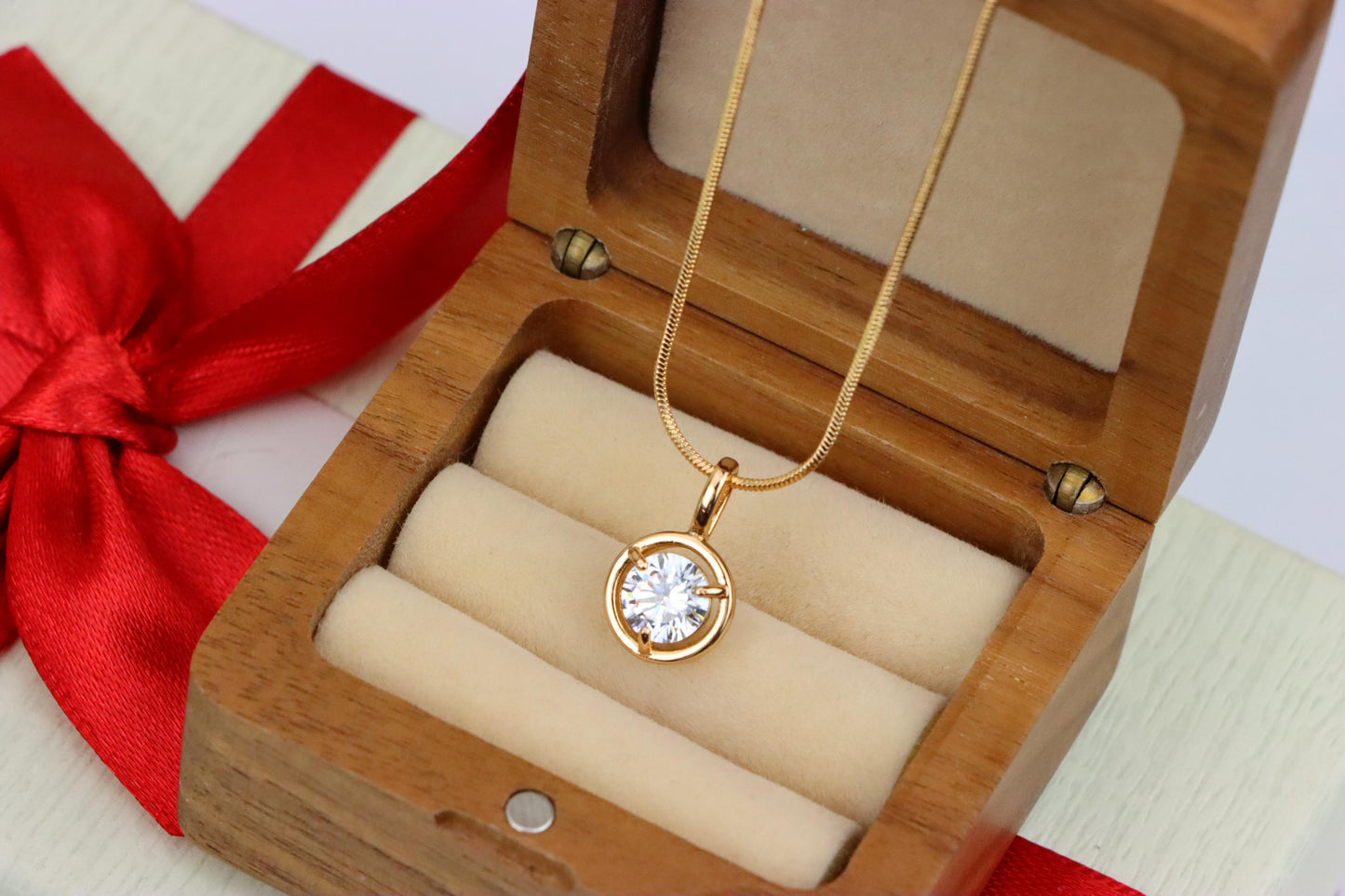 Classic White Round Pendant with Gold Plated Frame – Elegant Shine, XPPT1707 (2150-6)