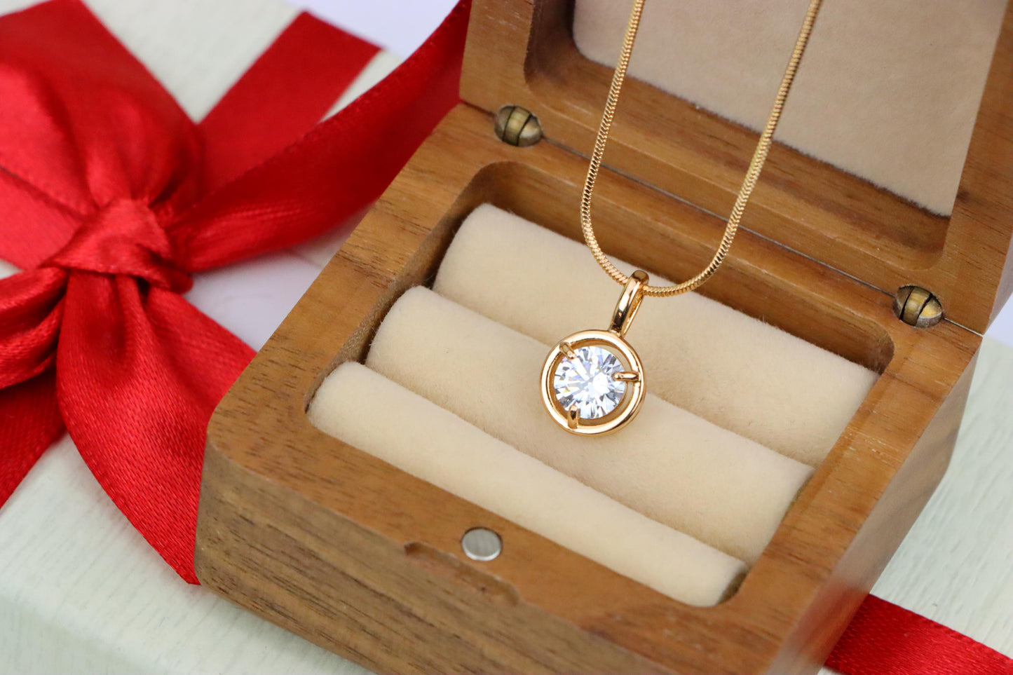 Classic White Round Pendant with Gold Plated Frame – Elegant Shine, XPPT1707 (2150-6)
