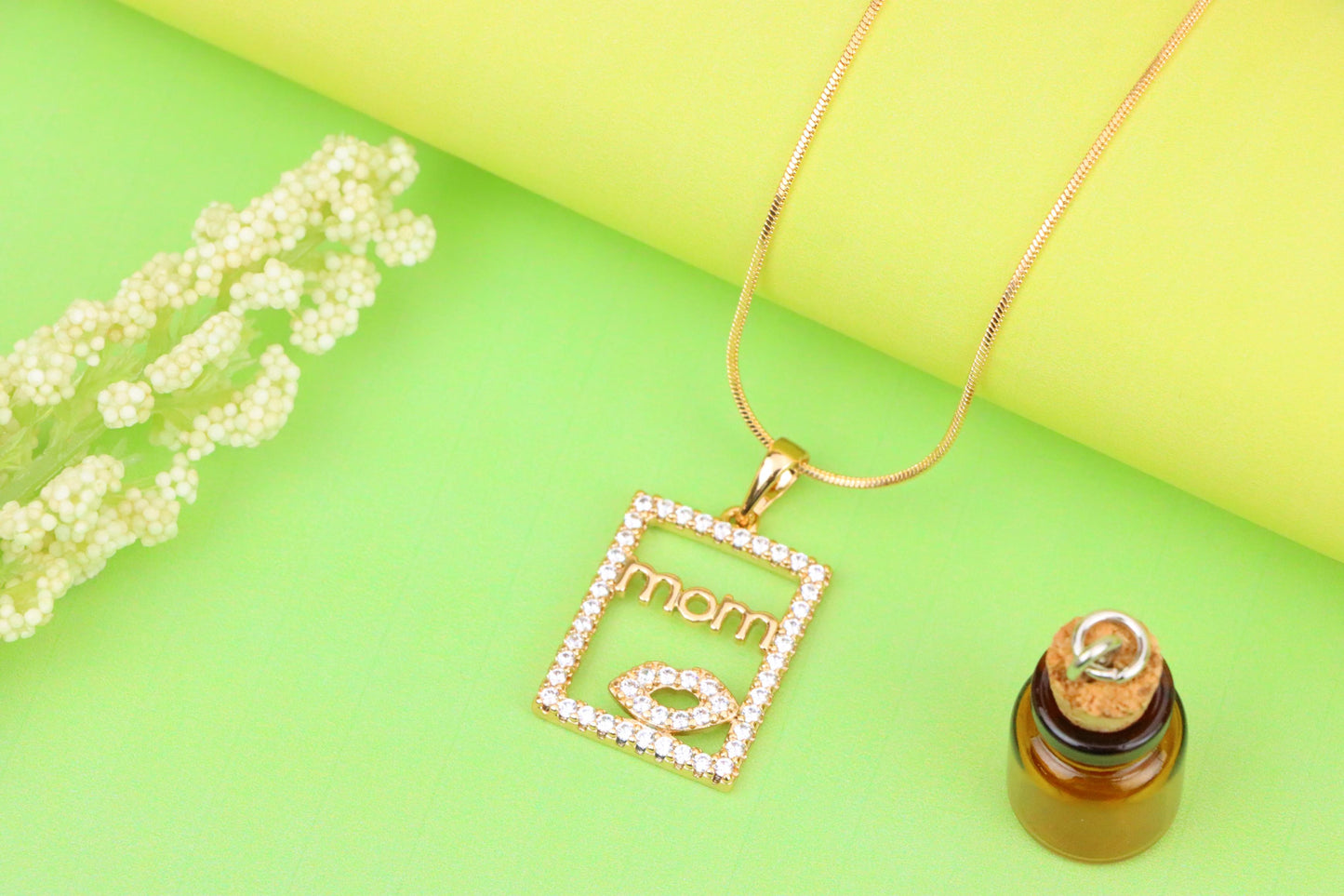 Rose Gold Mom Pendant with Kiss Motif and Crystal Frame, XPPT1270 (2127-6)