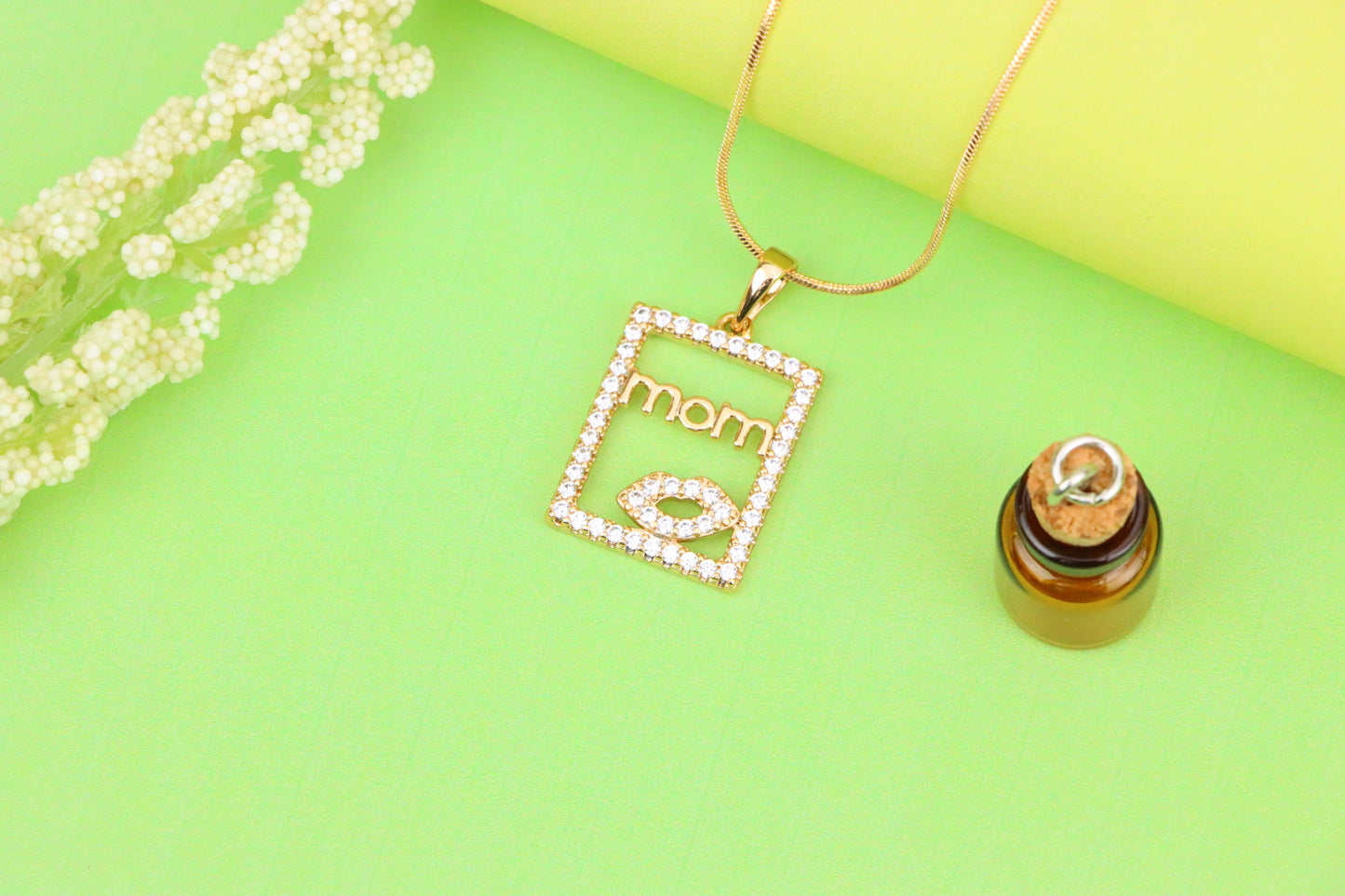 Rose Gold Mom Pendant with Kiss Motif and Crystal Frame, XPPT1270 (2127-6)