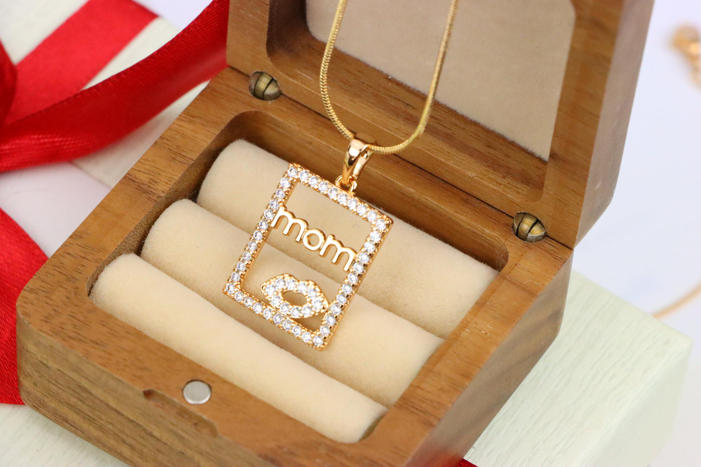 Rose Gold Mom Pendant with Kiss Motif and Crystal Frame, XPPT1270 (2127-6)