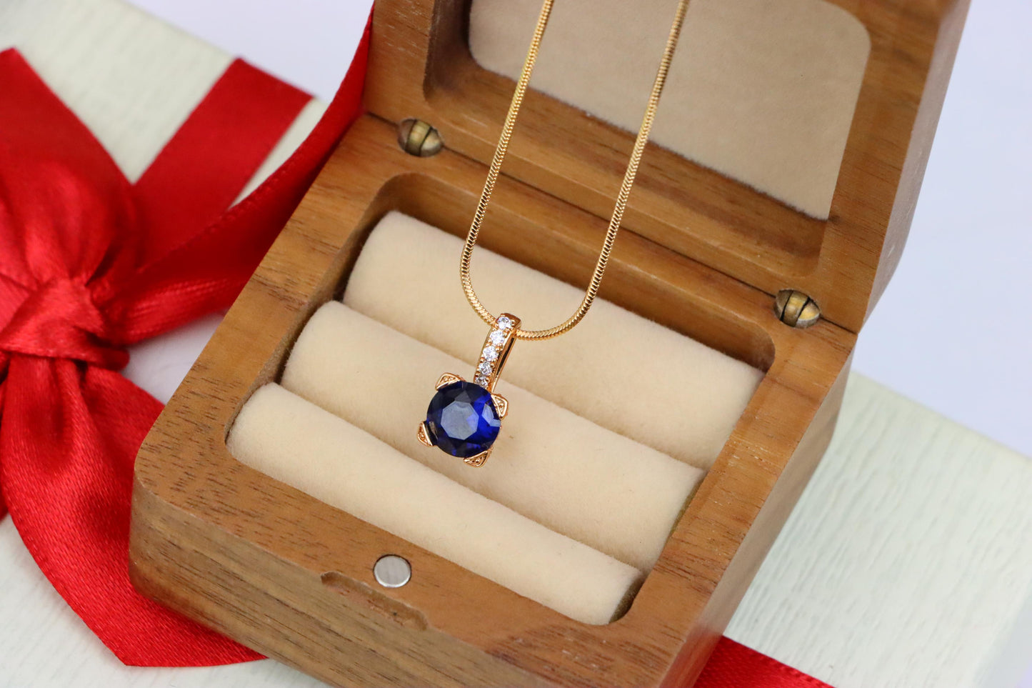 Elegant Blue Round Pendant with Gold Plated Embellished Bail, XPPT1717 (2150-8)