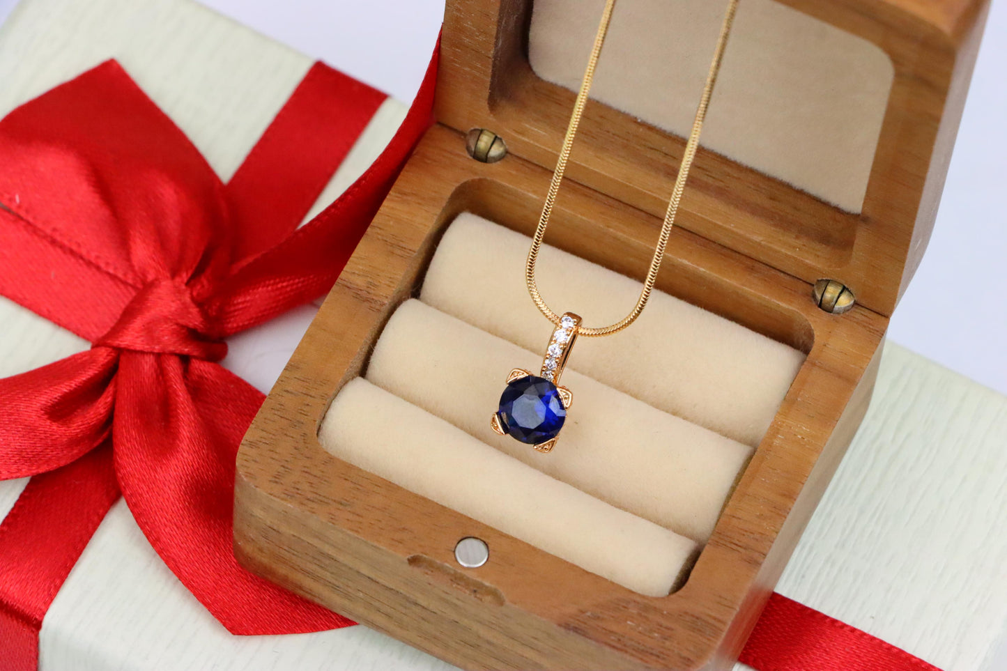 Elegant Blue Round Pendant with Gold Plated Embellished Bail, XPPT1717 (2150-8)