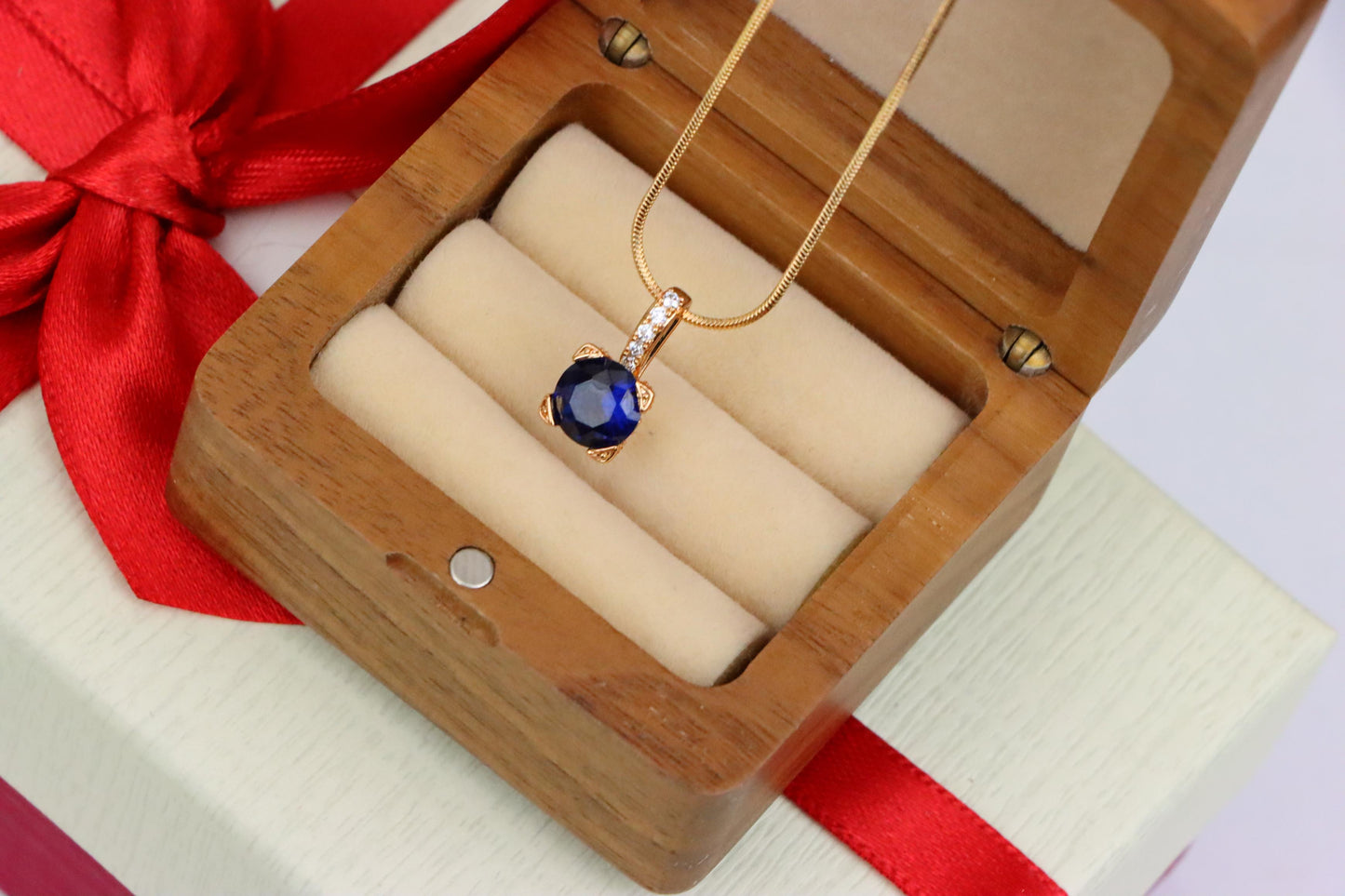 Elegant Blue Round Pendant with Gold Plated Embellished Bail, XPPT1717 (2150-8)