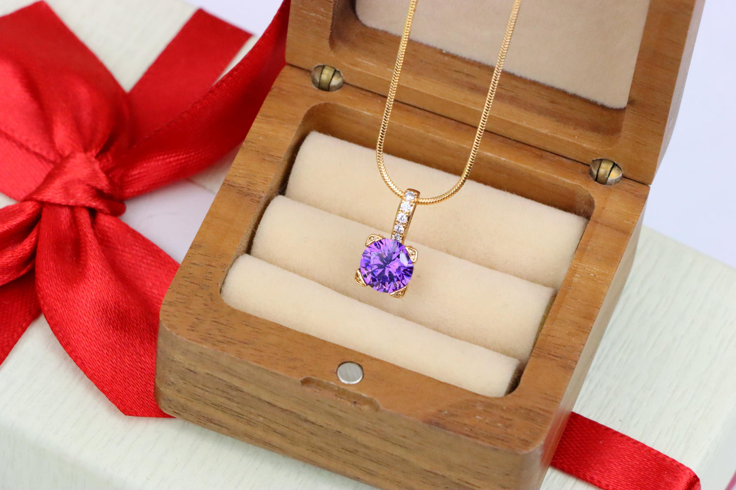 Chic Purple Round Pendant with Gold Plated Accent Bail – Elegant Finish, XPPT1718 (2150-8)
