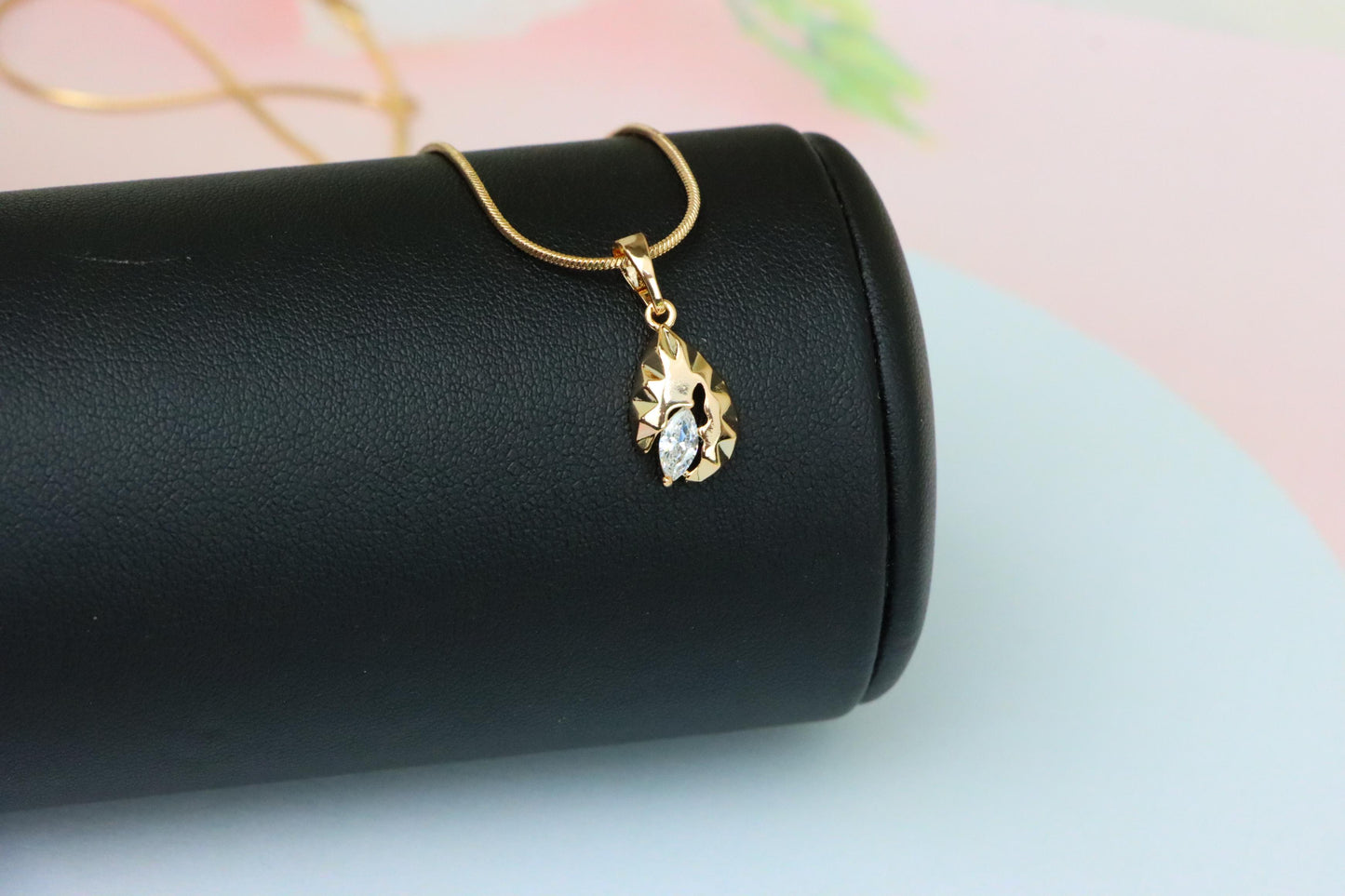 Teardrop Leaf Pendant with Marquise White Stone in Gold Finish, XPPT1727 (2150-9)