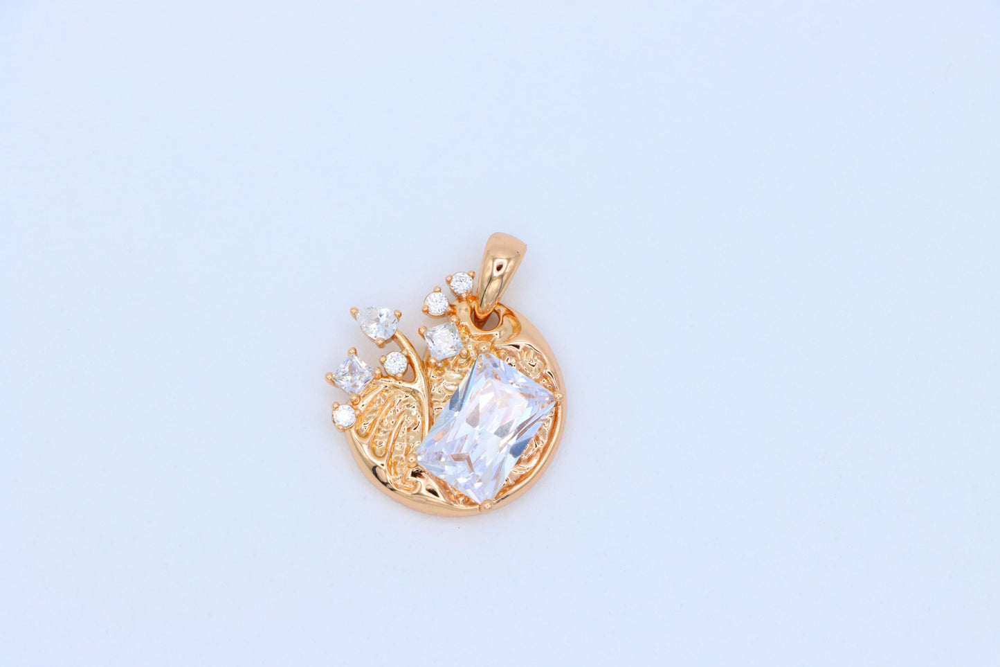 Elegant Round Rose Gold Pendant with Sparkling Crystal Accents, XPPT1284 (2128-10)