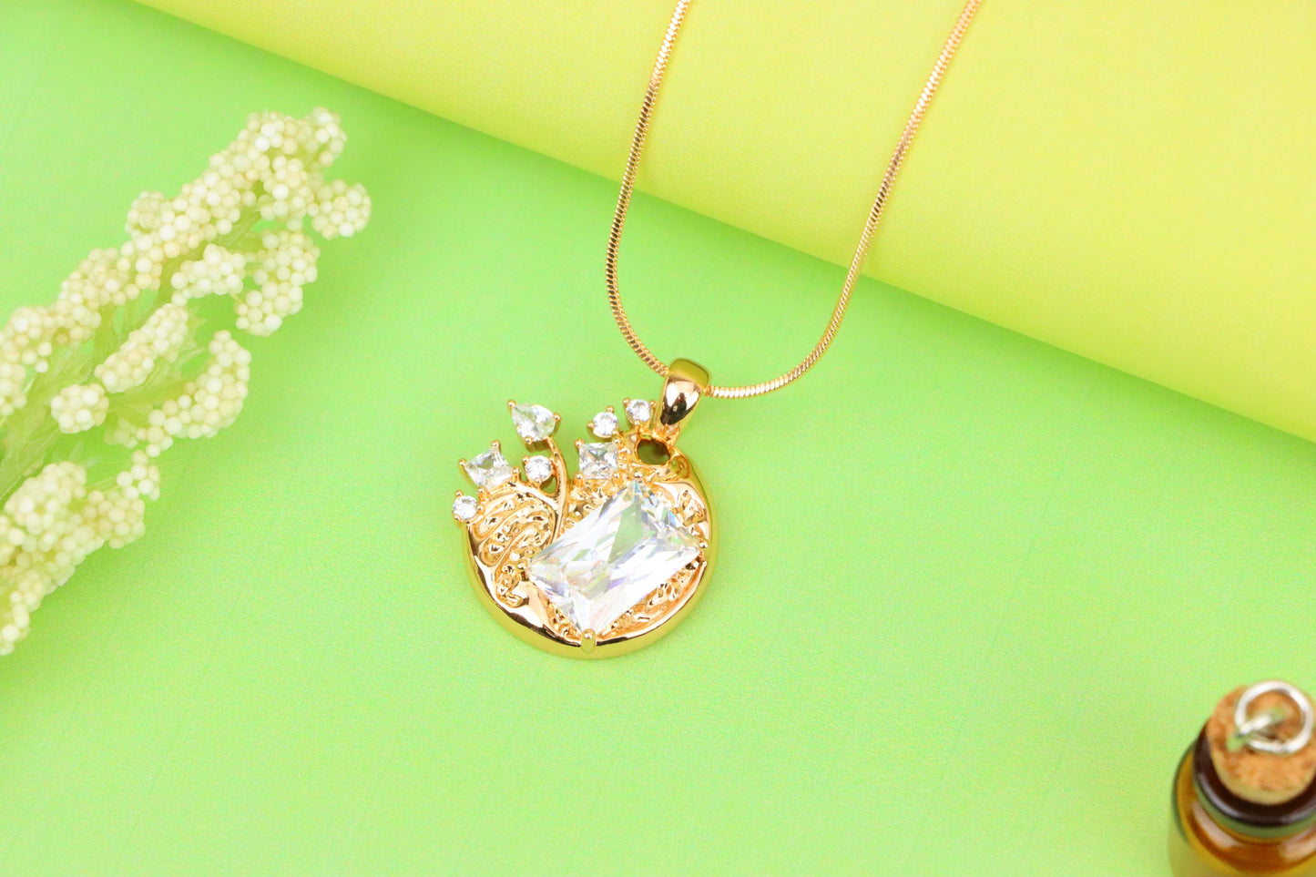 Elegant Round Rose Gold Pendant with Sparkling Crystal Accents, XPPT1284 (2128-10)