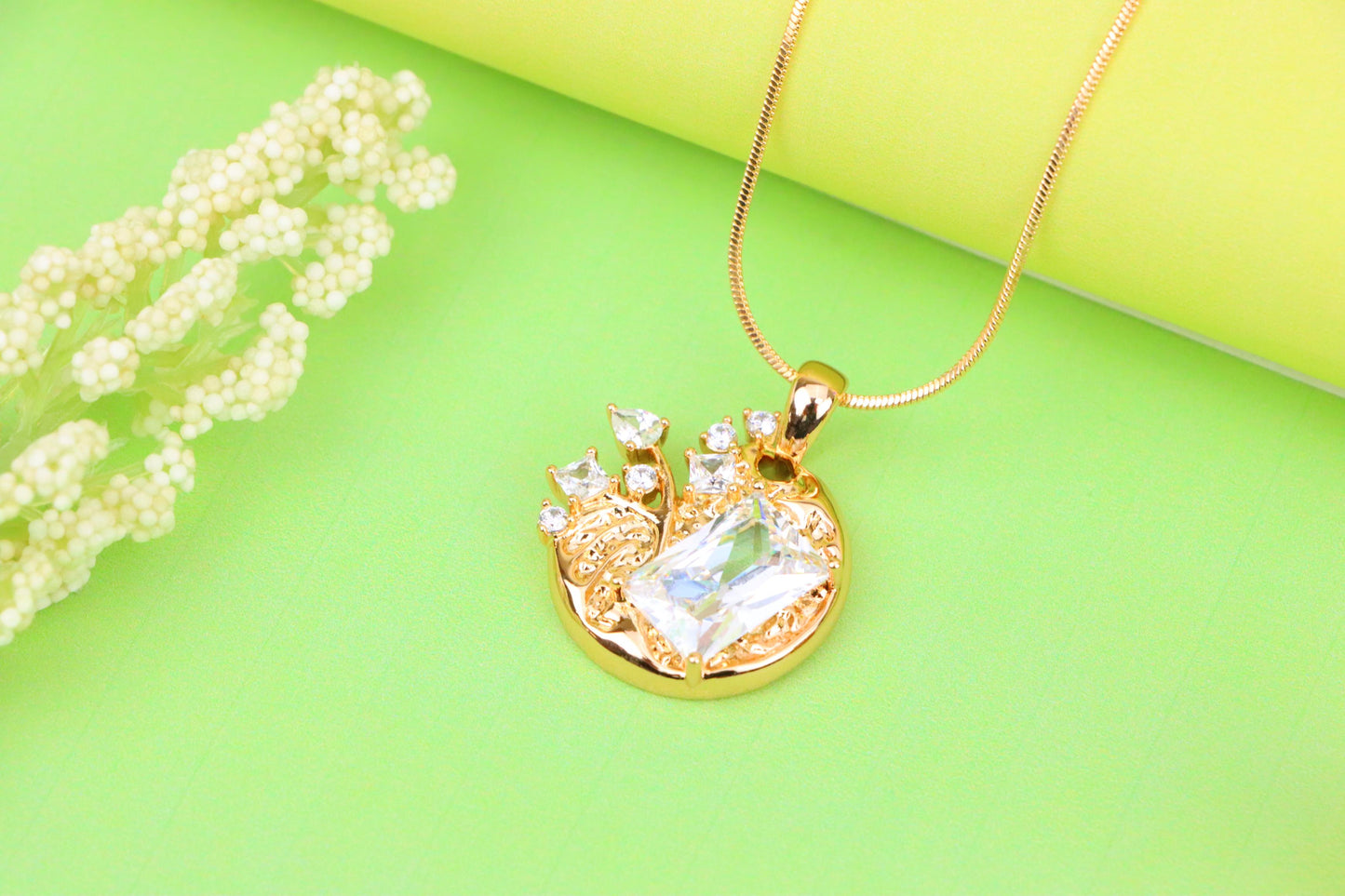 Elegant Round Rose Gold Pendant with Sparkling Crystal Accents, XPPT1284 (2128-10)