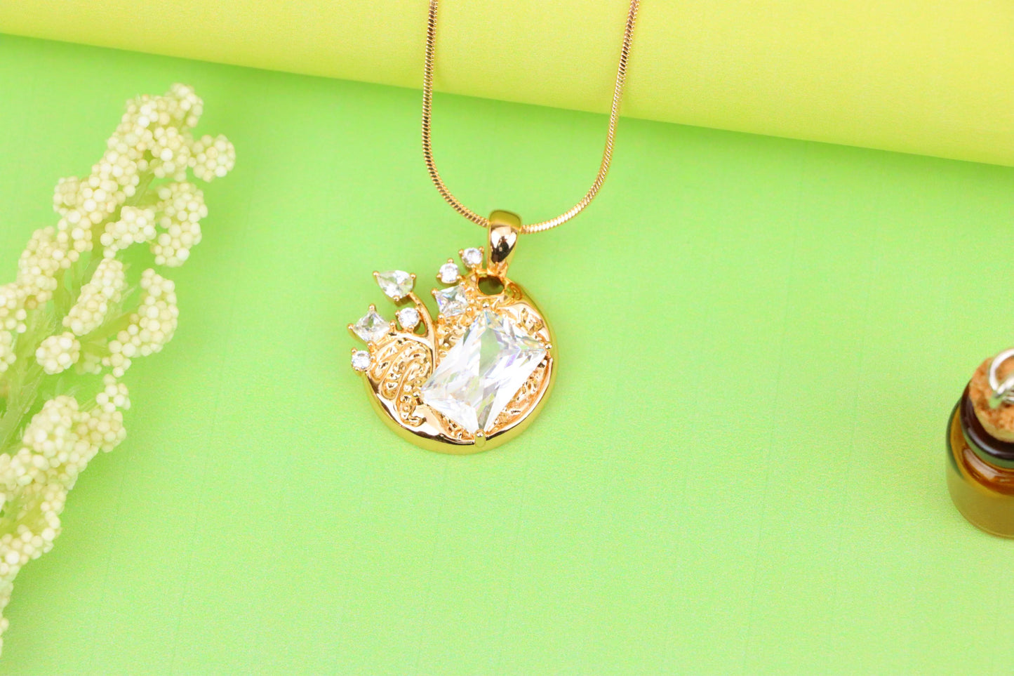 Elegant Round Rose Gold Pendant with Sparkling Crystal Accents, XPPT1284 (2128-10)