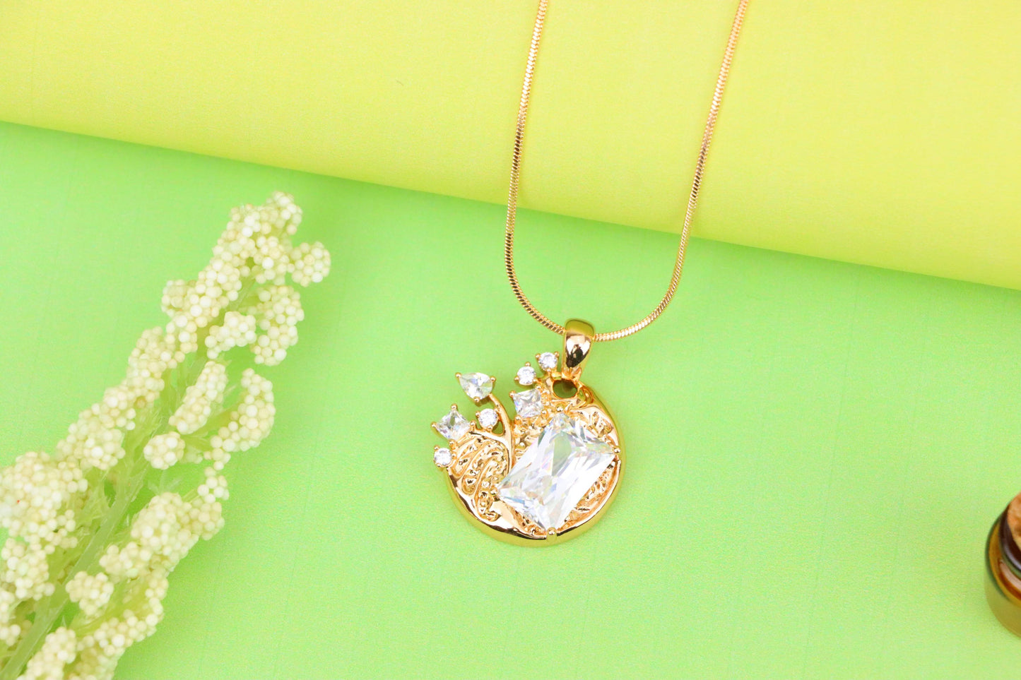 Elegant Round Rose Gold Pendant with Sparkling Crystal Accents, XPPT1284 (2128-10)
